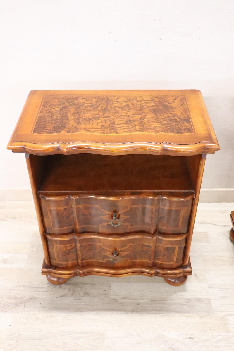 Pareja de mesillas de noche o de noche italianas de estilo Luis XIV Chapado en venta