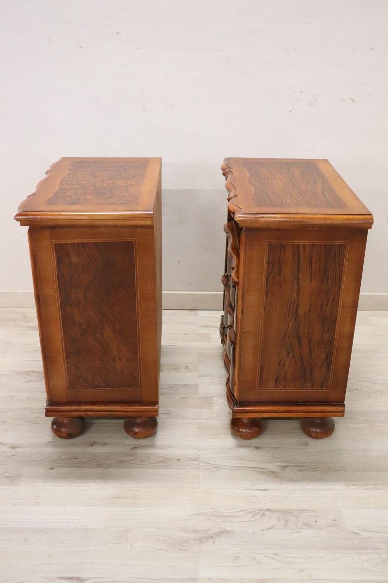Pareja de mesillas de noche o de noche italianas de estilo Luis XIV en venta 1