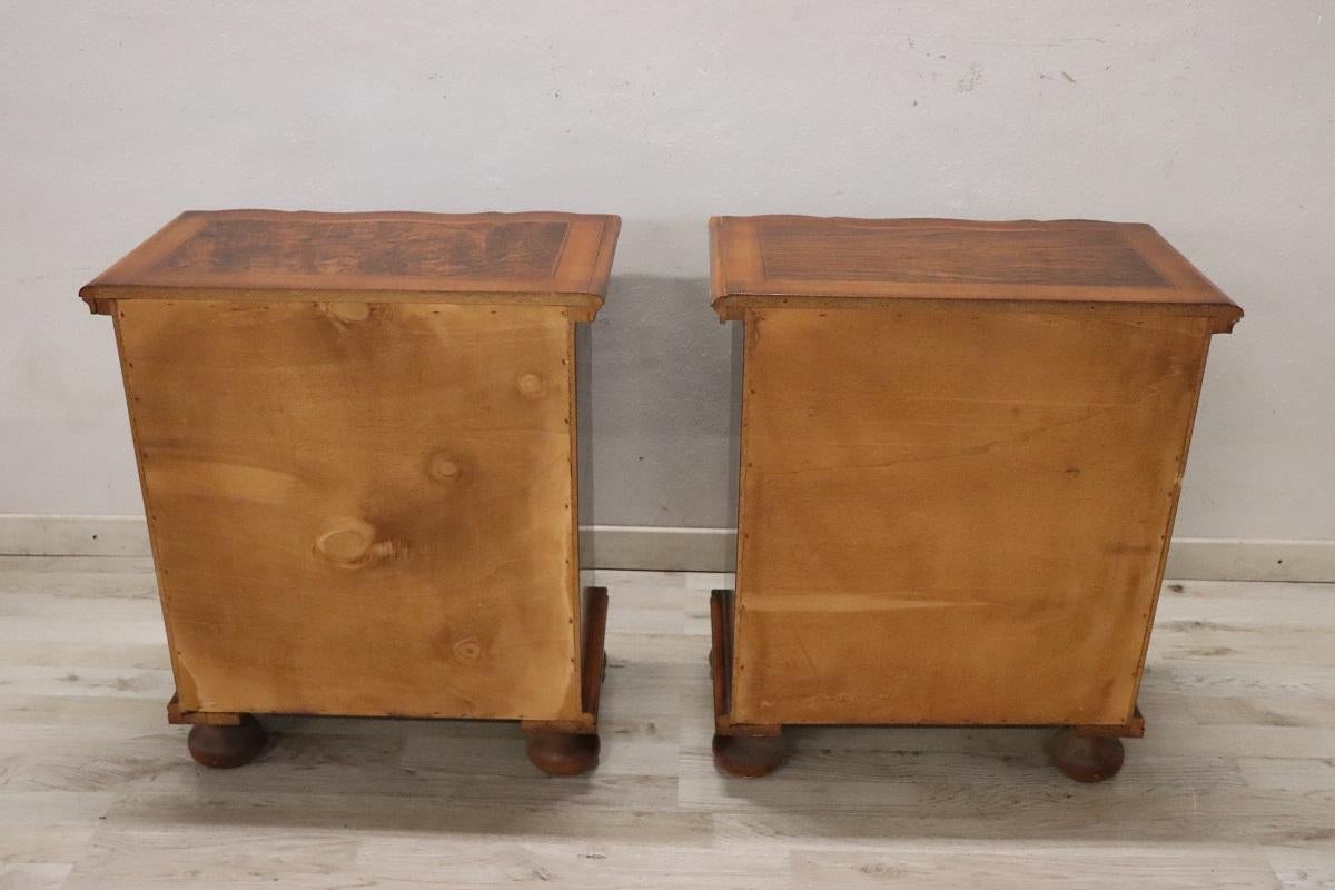 Pareja de mesillas de noche o de noche italianas de estilo Luis XIV en venta 2