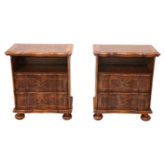 Paire de tables de nuit ou de chevet italiennes de style Louis XIV