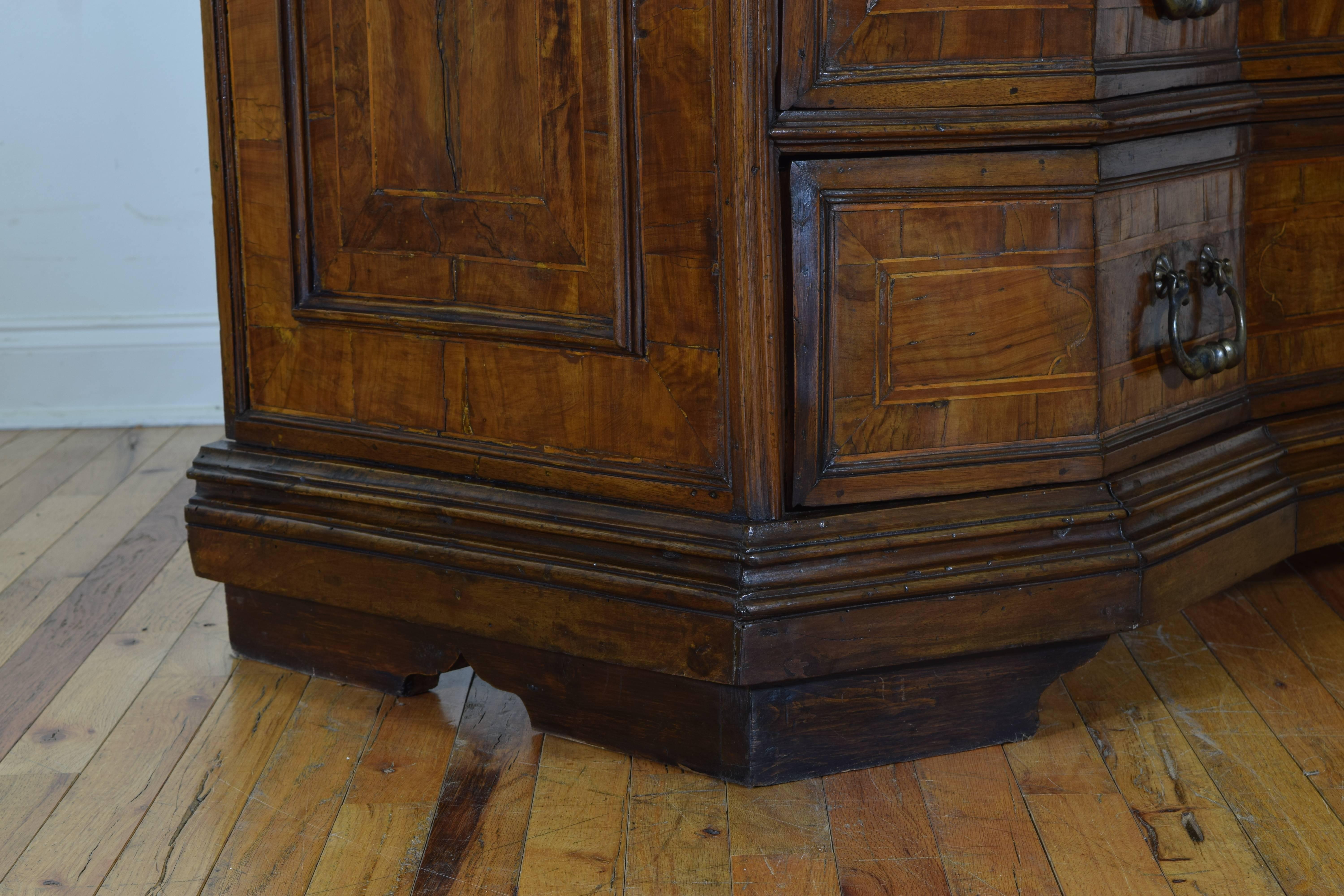 Italian Louis XIV Walnut, Mixed Woods Four-Drawer Cantarano Commode 18th Century 10