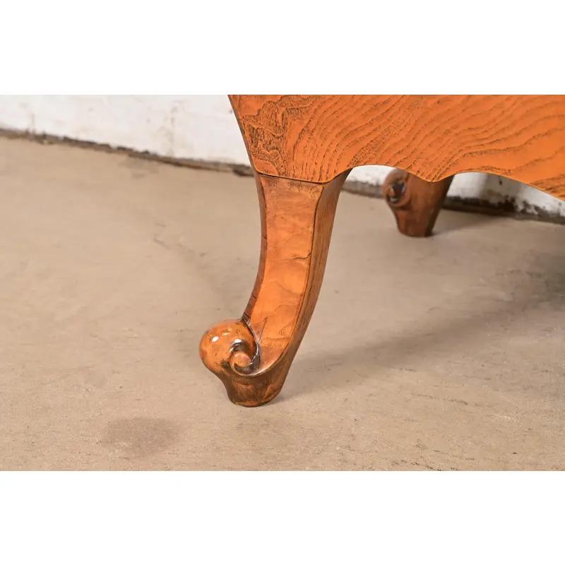 Coffre ou commode italienne Louis XV en bois de ronce avec marqueterie en vente 6