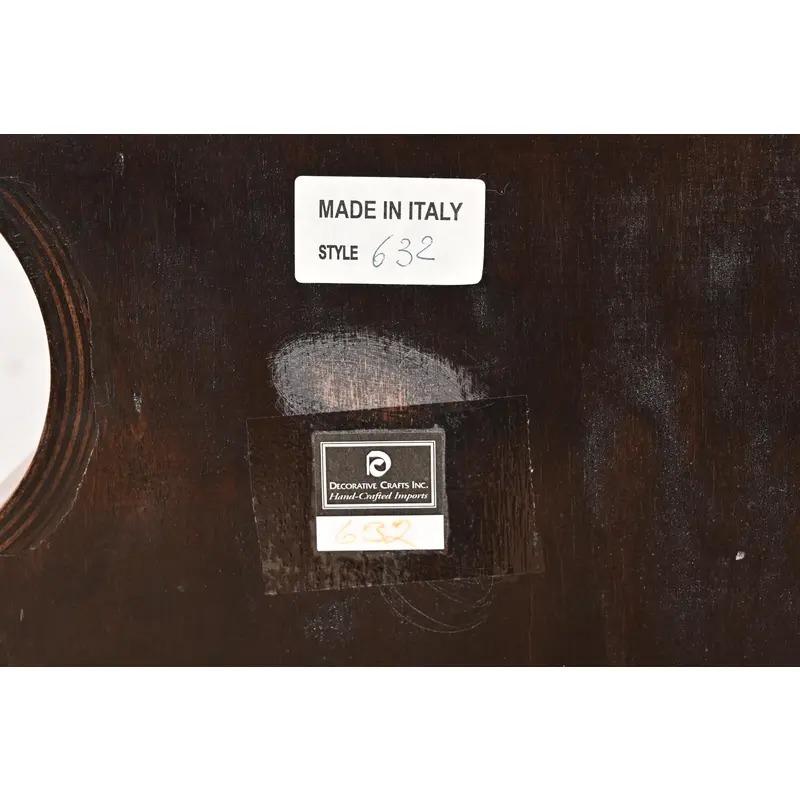 Coffre ou commode italienne Louis XV en bois de ronce avec marqueterie en vente 11