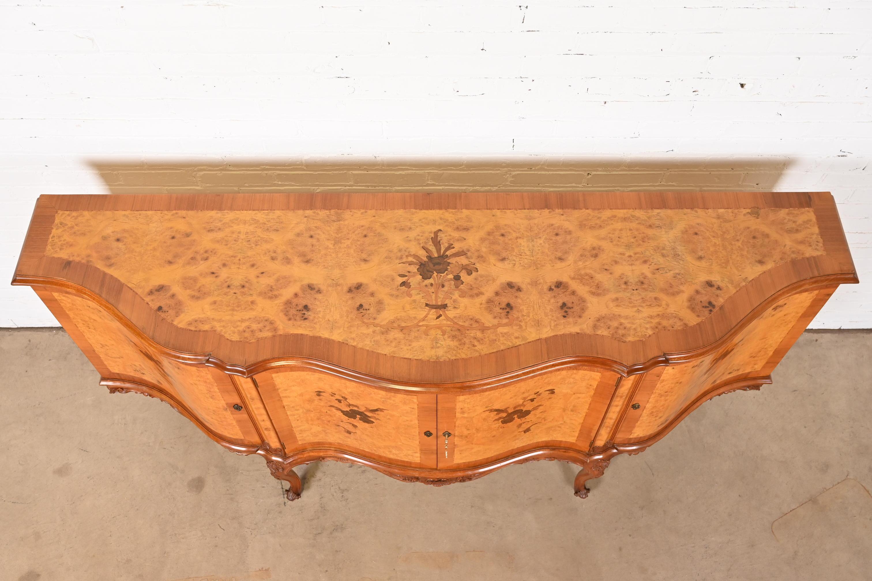 Italian Louis XV Burl Wood Sideboard or Bar Cabinet, Circa 1940s For Sale 5