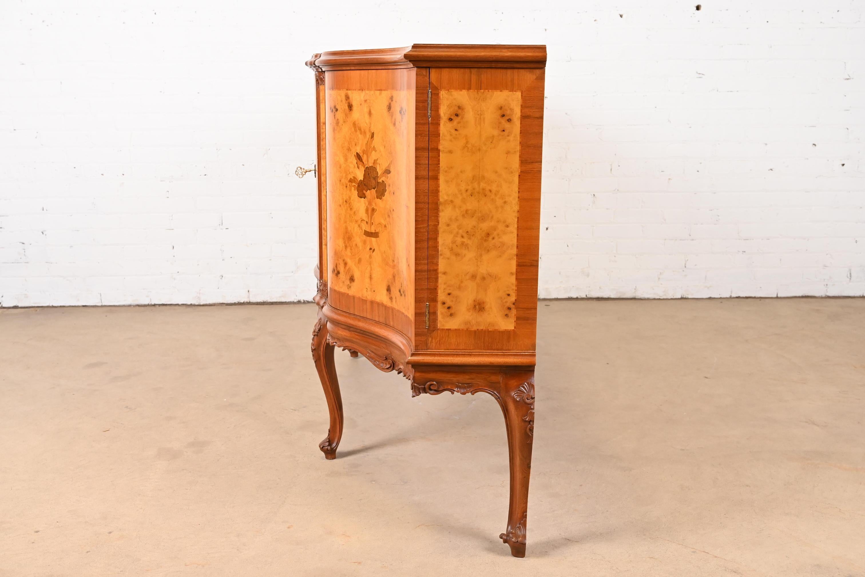 Italian Louis XV Burl Wood Sideboard or Bar Cabinet, Circa 1940s For Sale 6