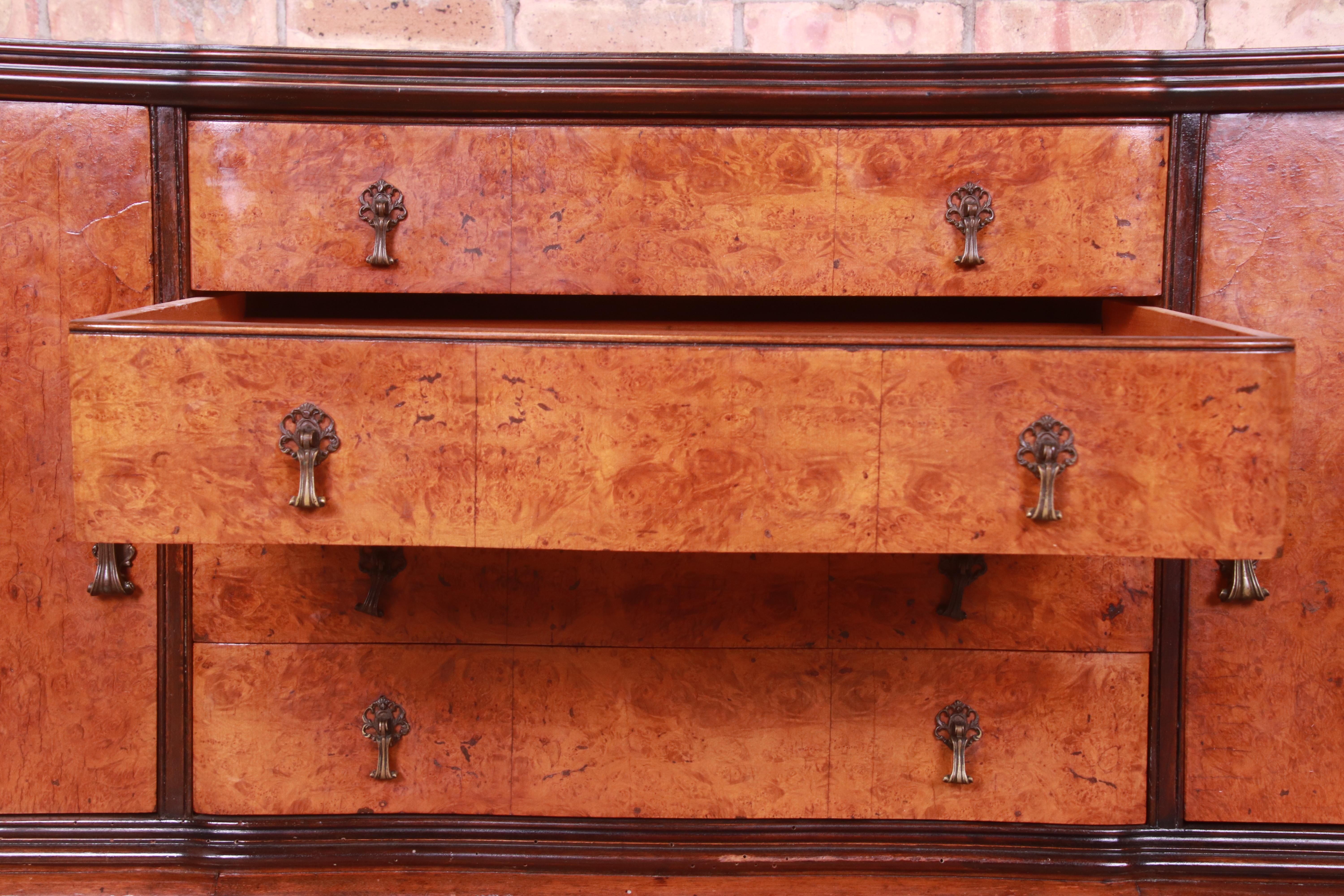 Italian Louis XV Burl Wood Sideboard or Bar Cabinet, Circa 1940s 4