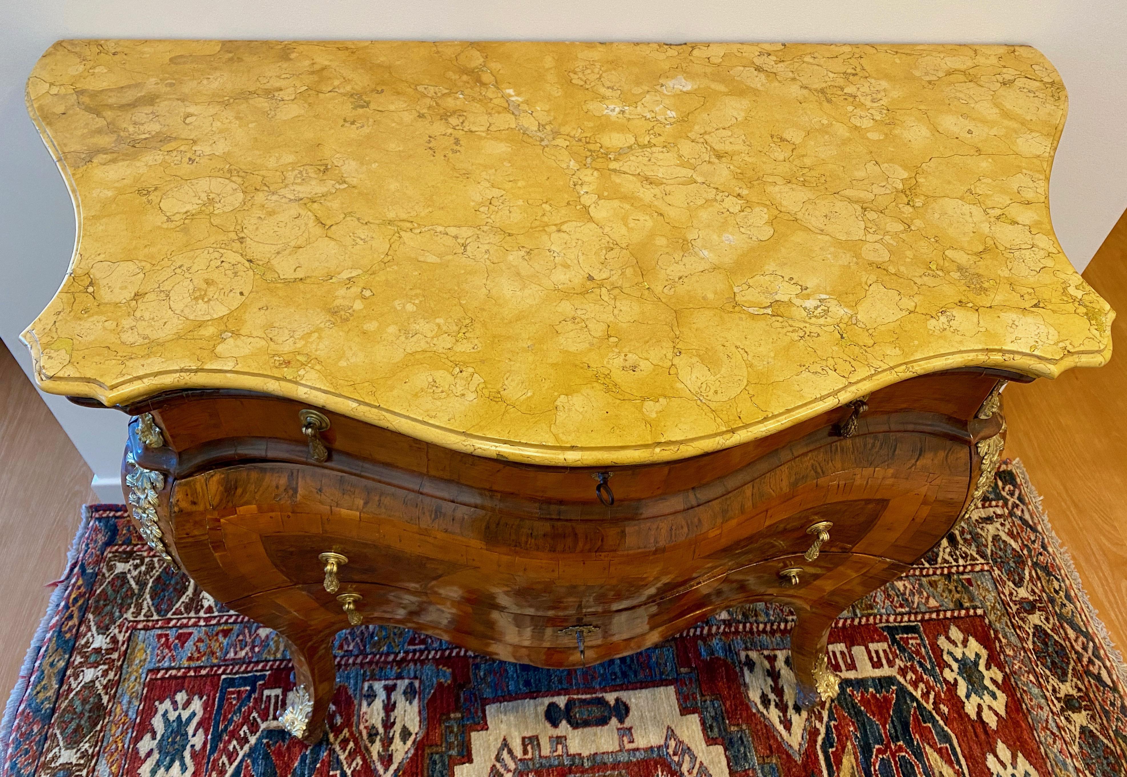 18th Century and Earlier Italian Louis XV Roman Bombe' Shaped Commode with Original Marble Top, 1730 For Sale