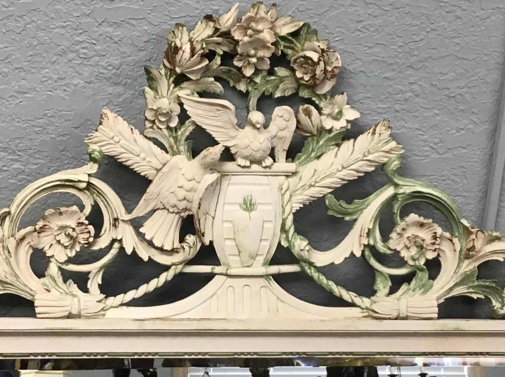 Italian Louis XV Paint Decorated Neoclassical Style Mirror In Good Condition For Sale In Bradenton, FL