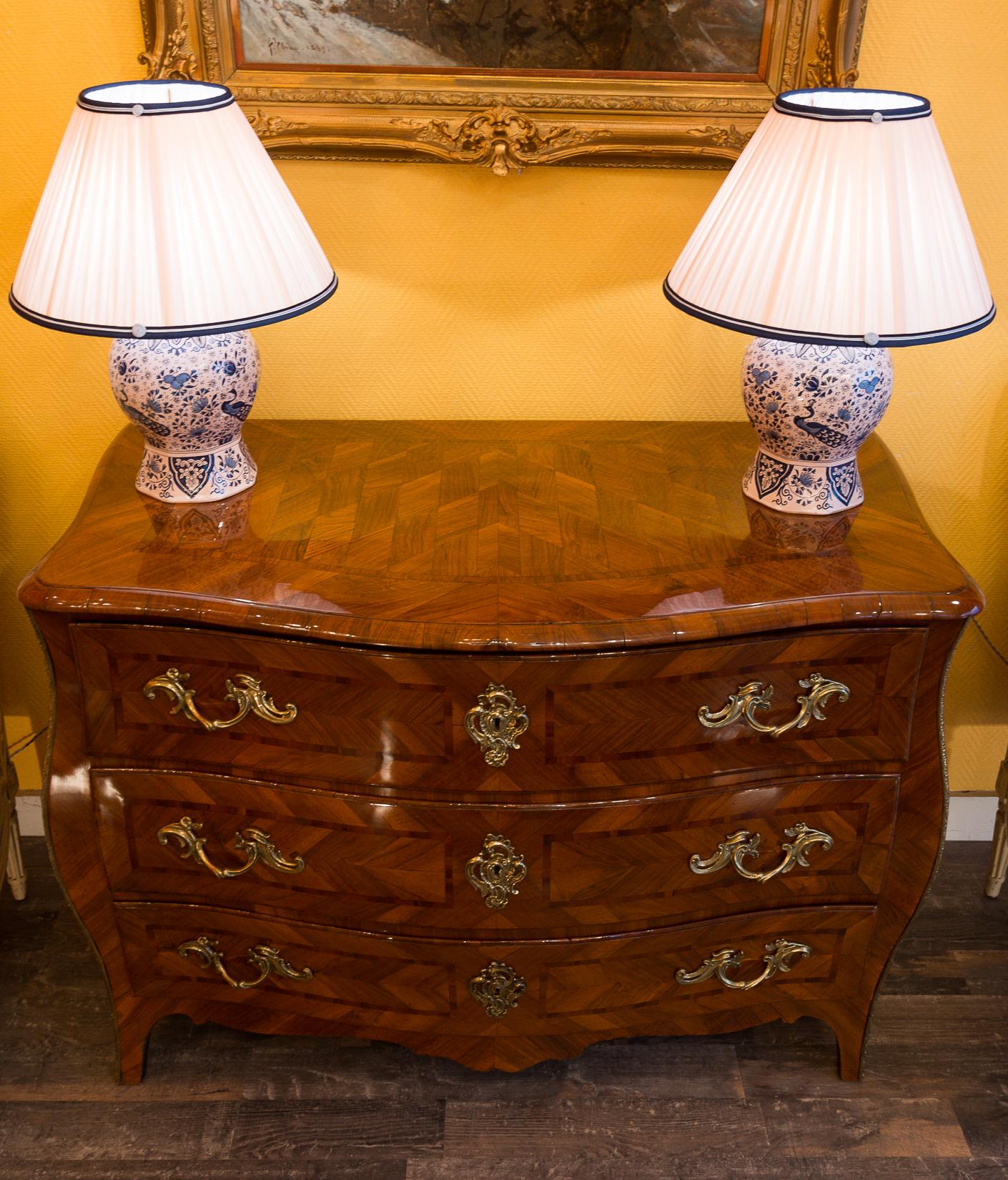 18th Century Italian Louis XV Period Walnut and Marquetry Serpentine Commode, circa 1750 For Sale