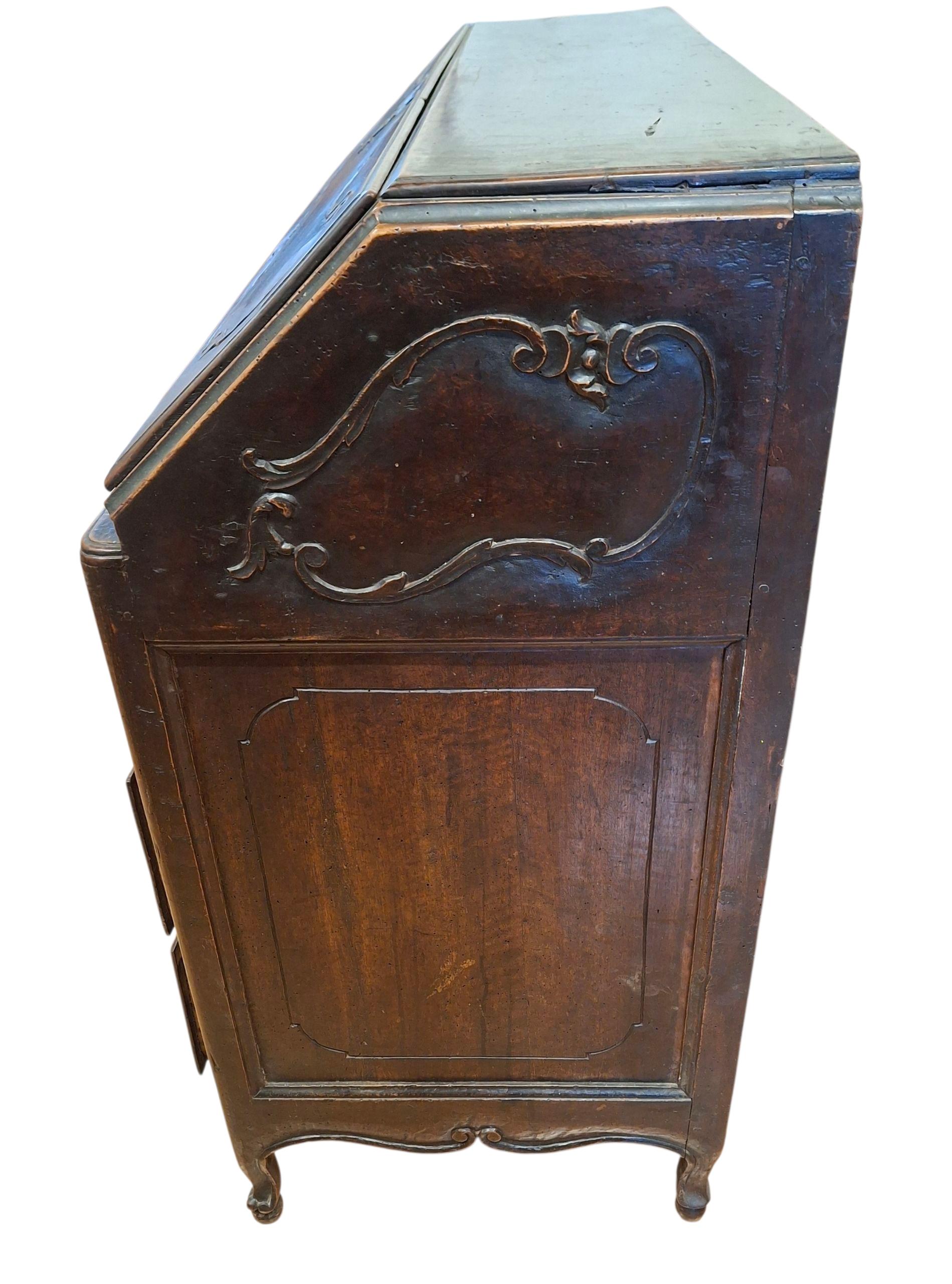 Laiton Scriban italien Louis XV / Bureau d'accueil à l'horizontale en vente