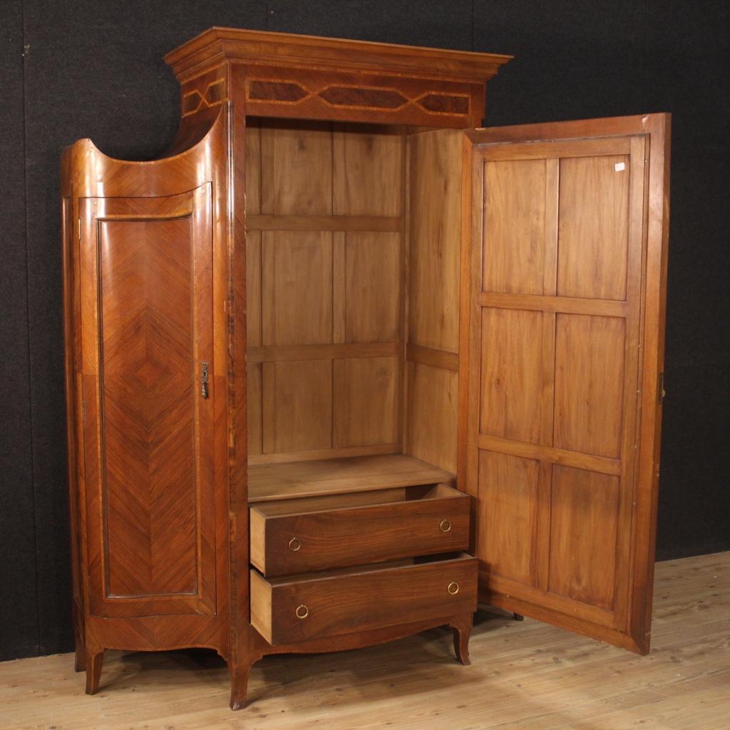 Italian Louis XV Style 3-Door Wardrobe in Inlaid Wood, 20th Century In Good Condition For Sale In London, GB