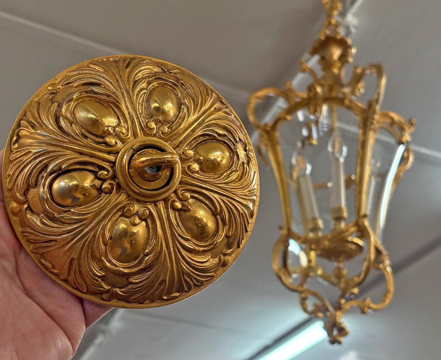 Lanterne italienne de style Louis XV en bronze doré à 4 lumières Par FBAI 

Dimensions : 32