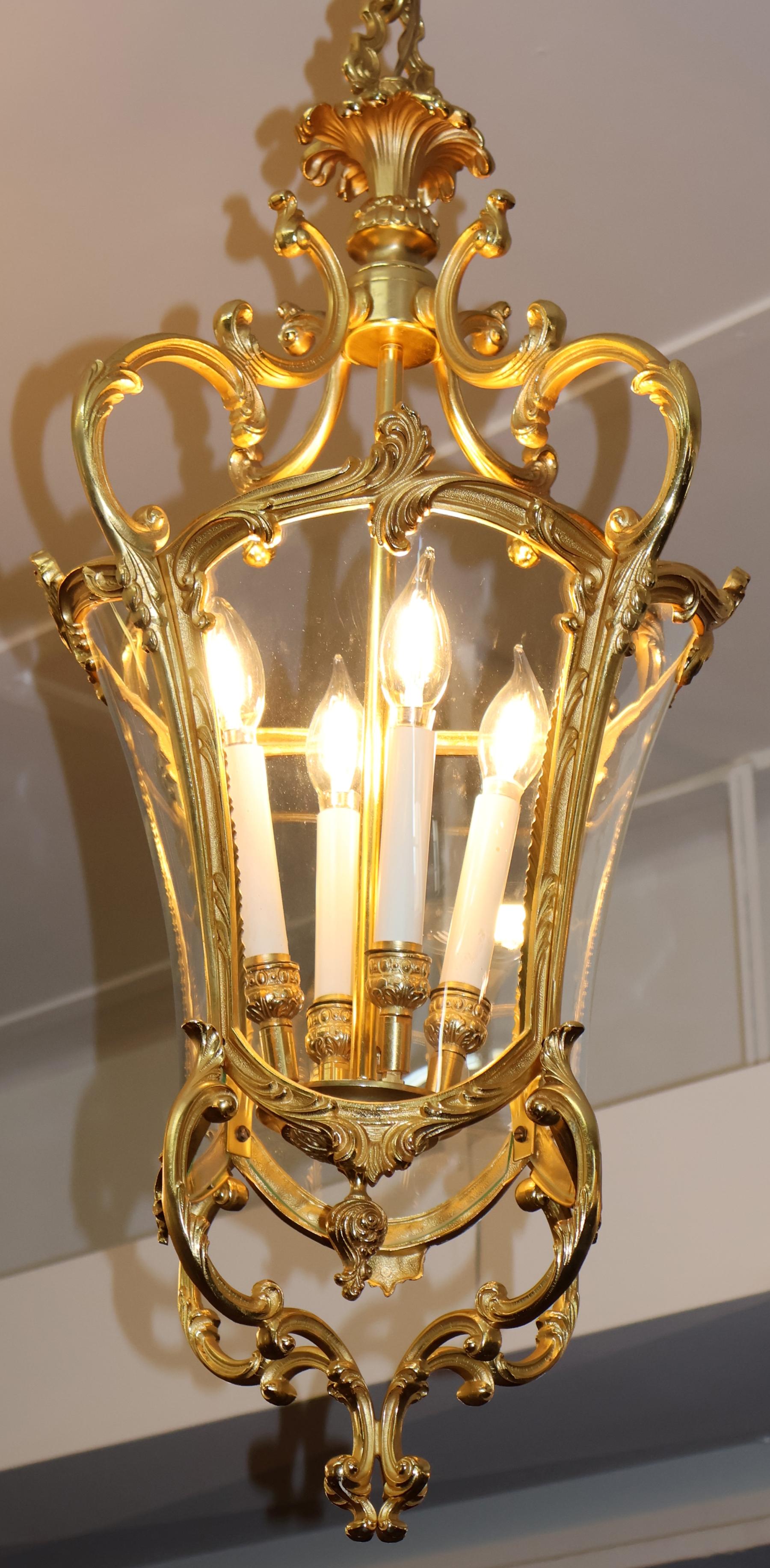 Bronze Lanterne italienne de style Louis XV en bronze doré à 4 lumières Par FBAI en vente
