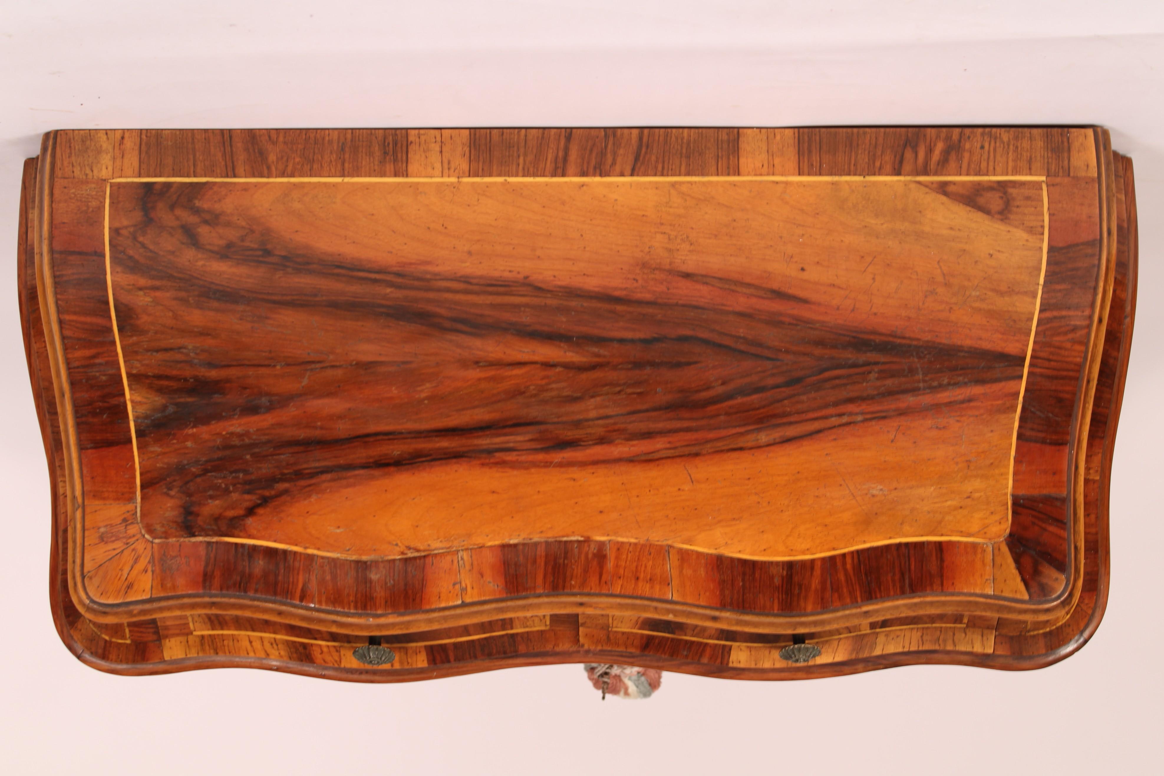 Italian Louis XV Style Burl Walnut Cabinet finales del siglo XX en venta
