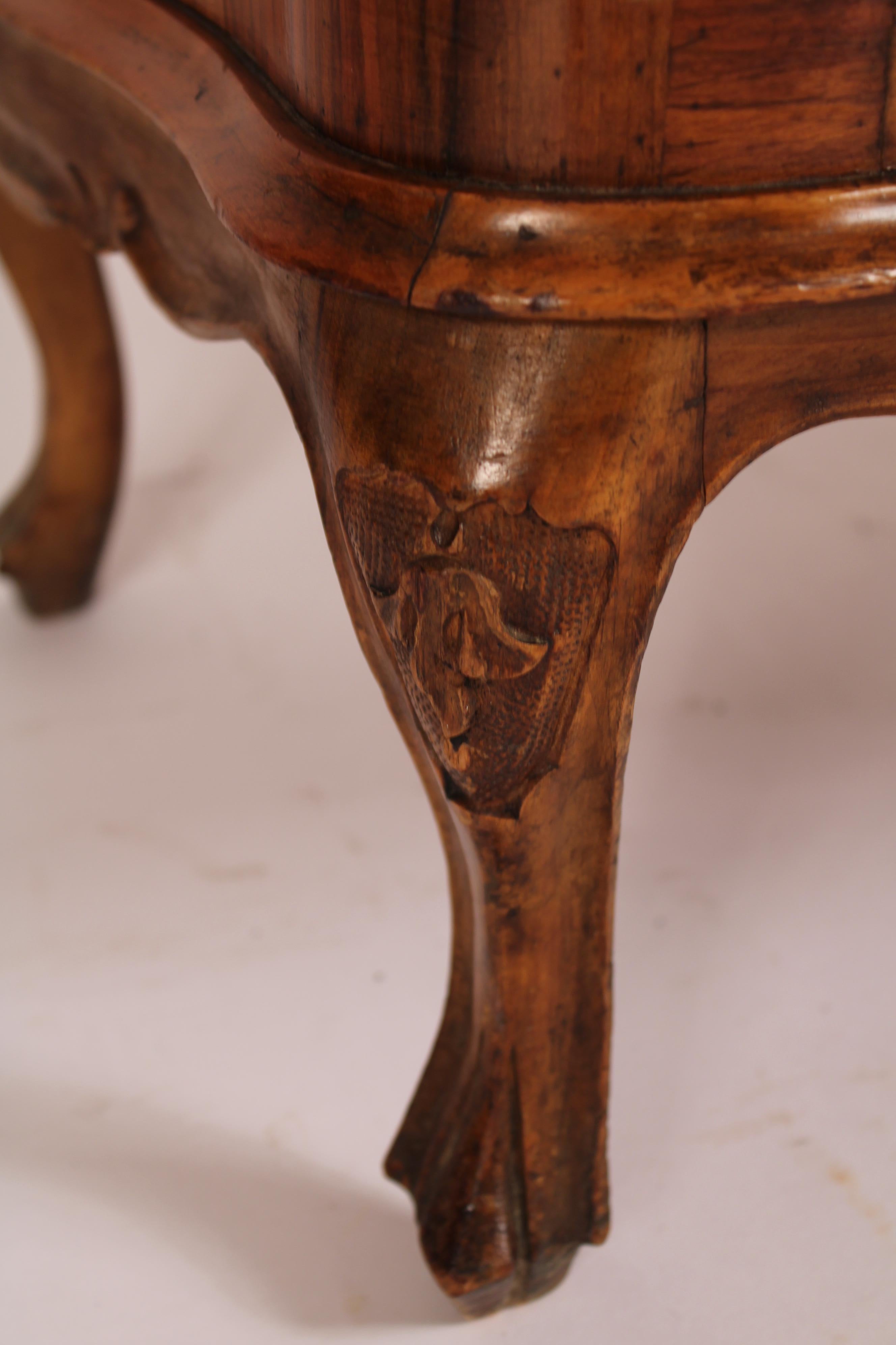 Italian Louis XV Style Burl Walnut Cabinet en venta 2
