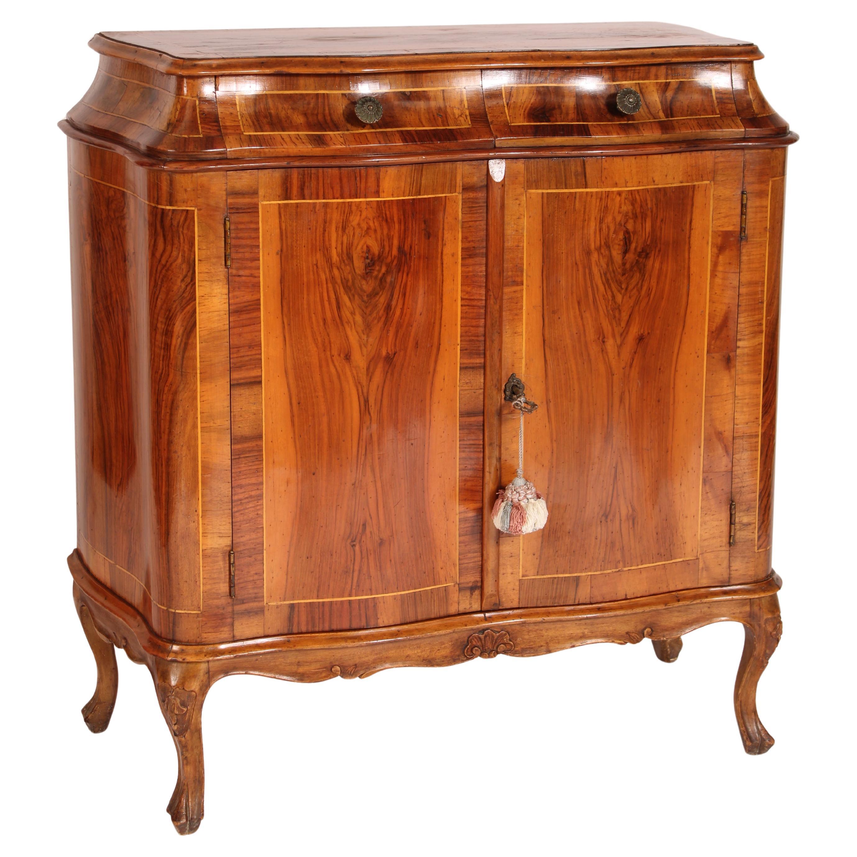 Italian Louis XV Style Burl Walnut Cabinet en venta
