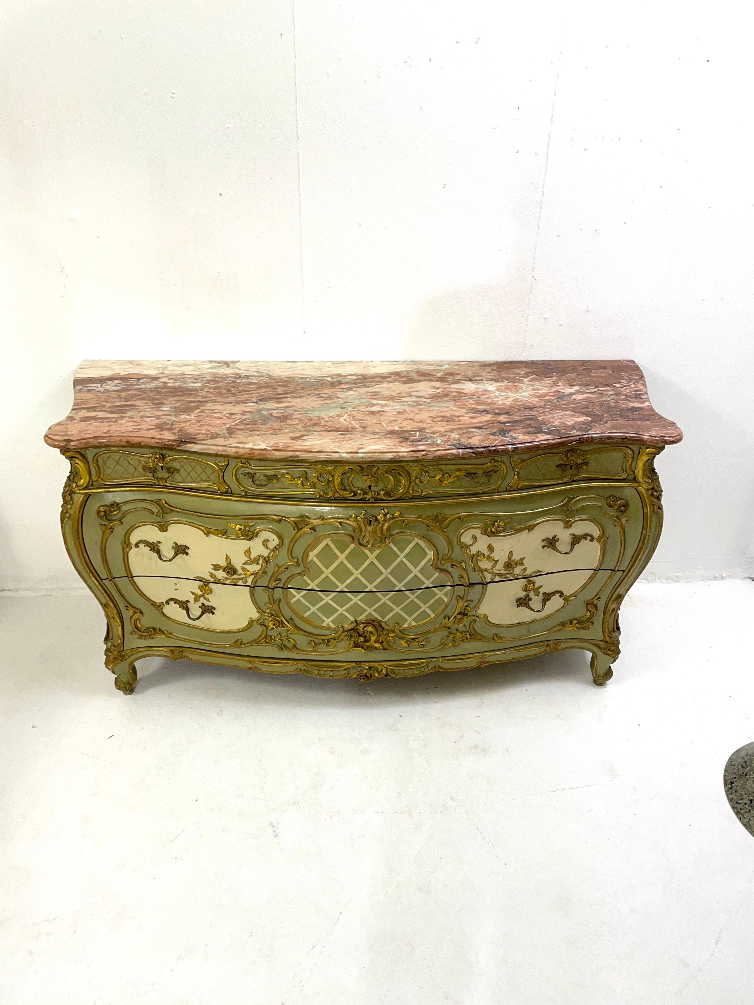 Italian Louis XV Style Chest of Drawers, Peach Blossom Marble In Fair Condition For Sale In Brussels, BE