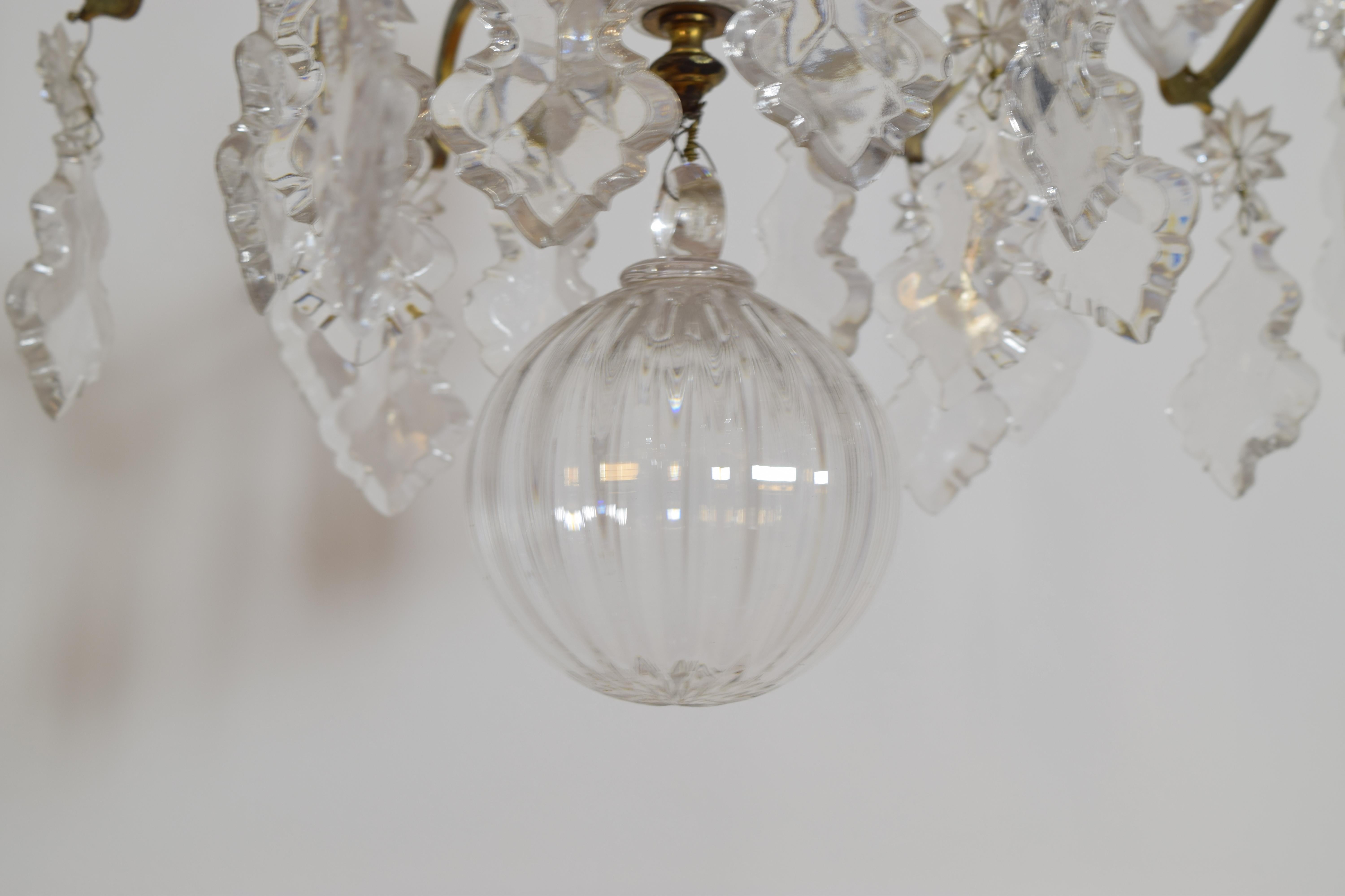 Lampadario italiano in stile Luigi XV in bronzo dorato e vetro, metà del XIX secolo in vendita 4