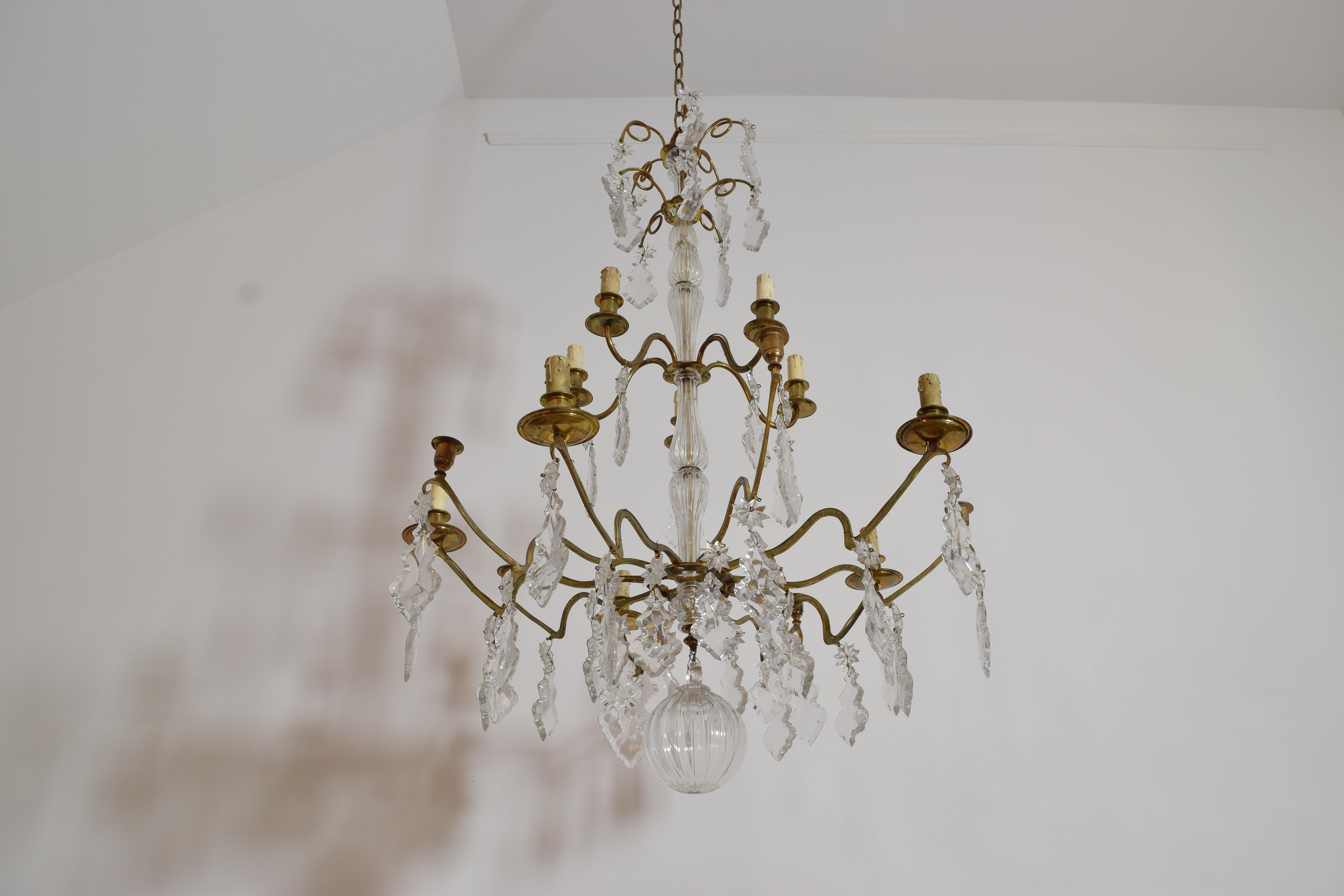 Lampadario italiano in stile Luigi XV in bronzo dorato e vetro, metà del XIX secolo in vendita 5