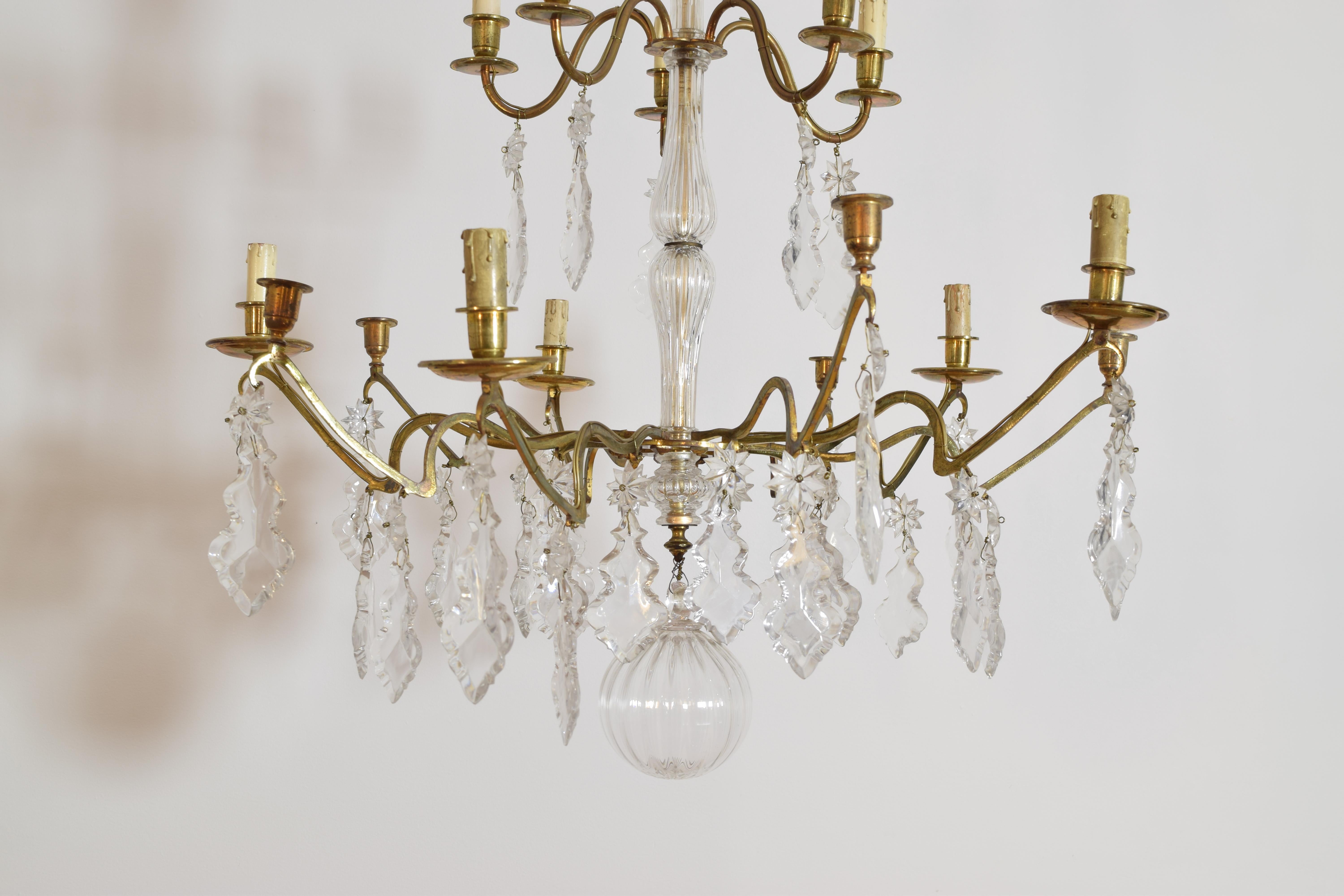 Lampadario italiano in stile Luigi XV in bronzo dorato e vetro, metà del XIX secolo in vendita 1