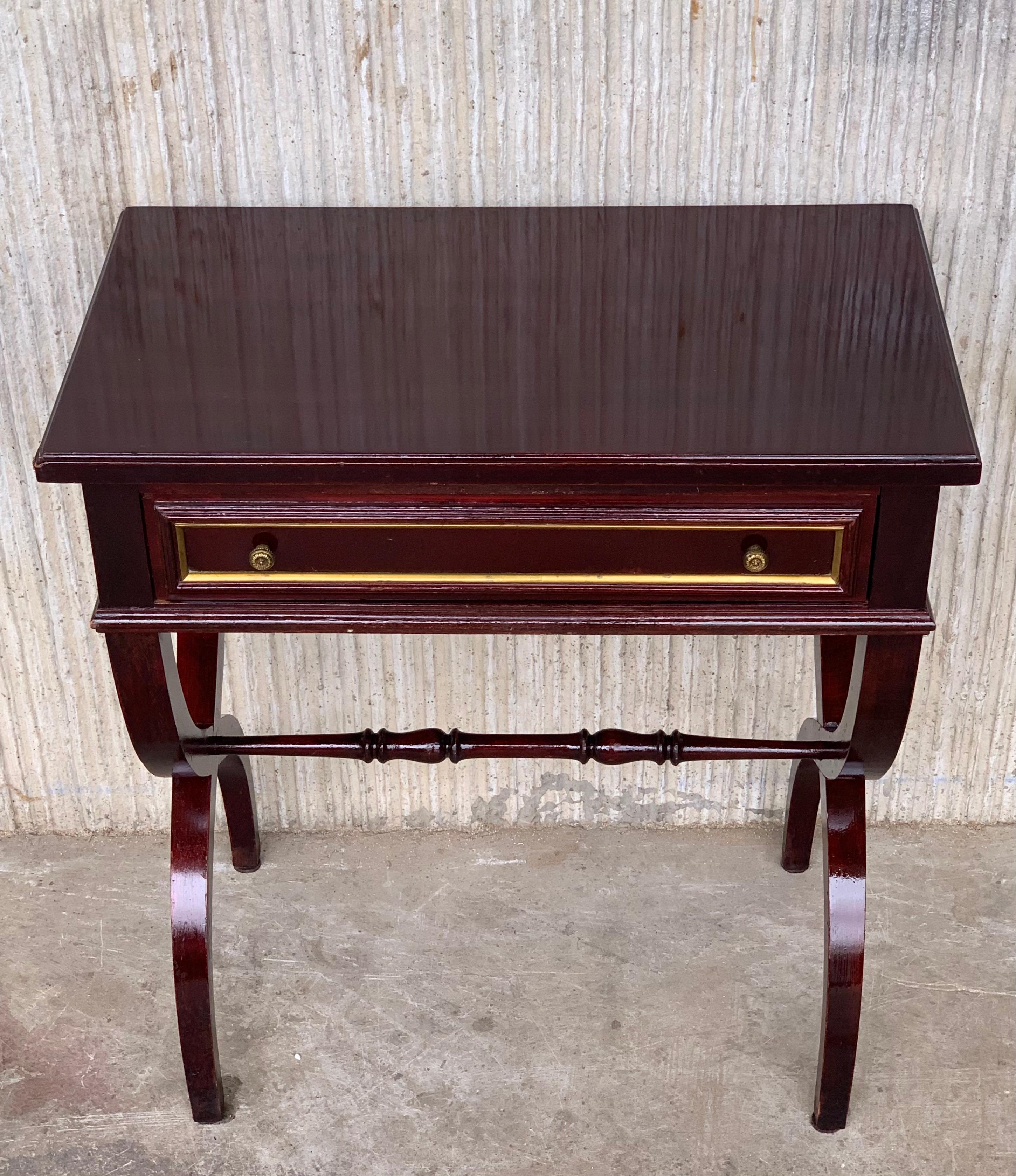Italian Louis XV Style Mahogany Pair of Nightstand or End Side Tables For Sale 2
