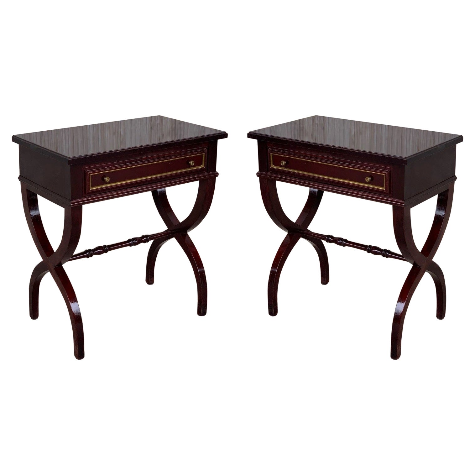 Italian Louis XV Style Mahogany Pair of Nightstand or End Side Tables