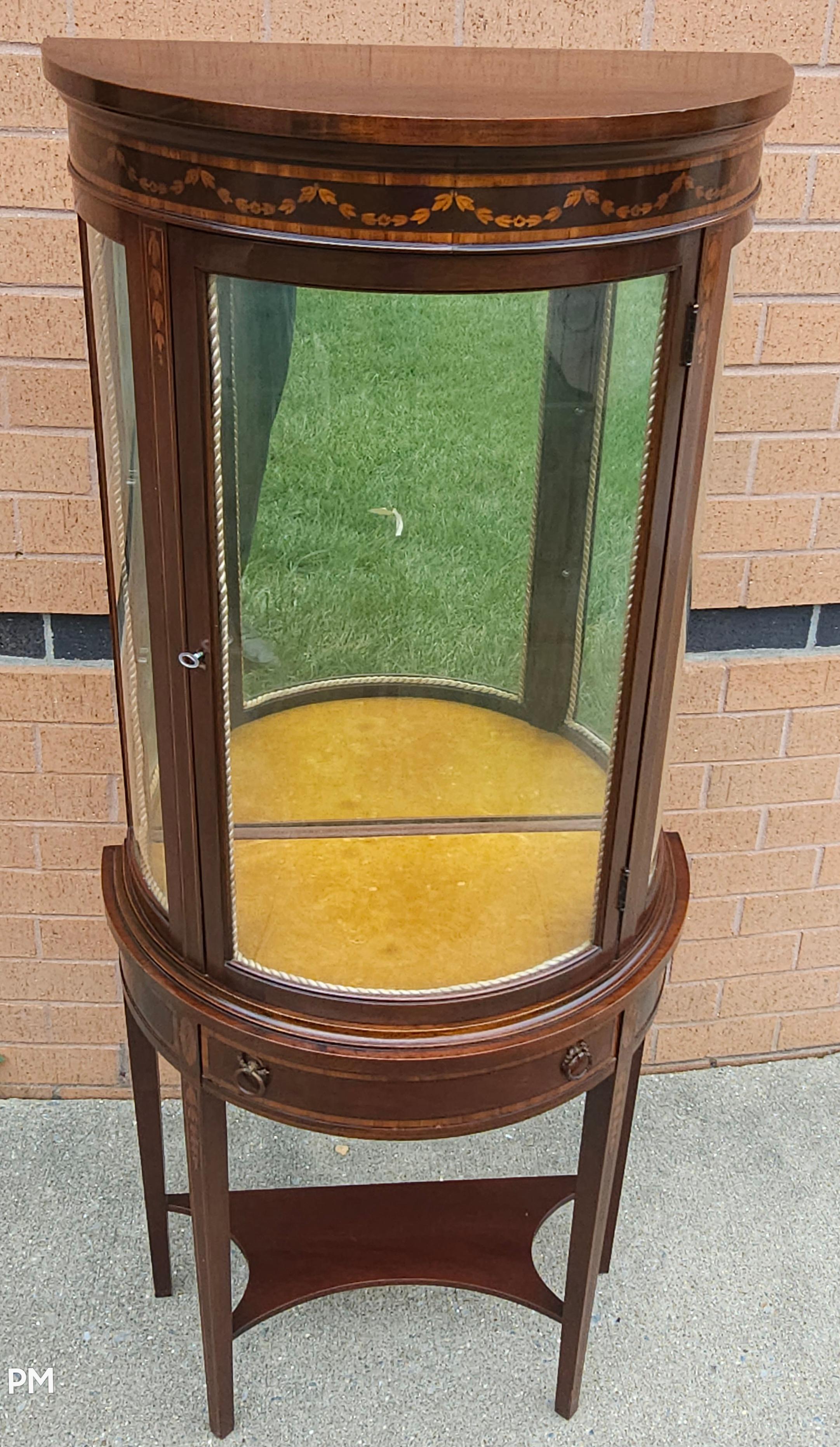Italian Louis XV Style Marquetry Inlaid Mahogany Vitrine Cabinet For Sale 5
