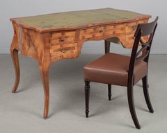 Escritorio italiano de madera de olivo estilo Luis XV