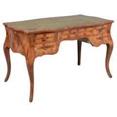 Italienischer Schreibtisch im Stil Louis XV aus Olivenholz