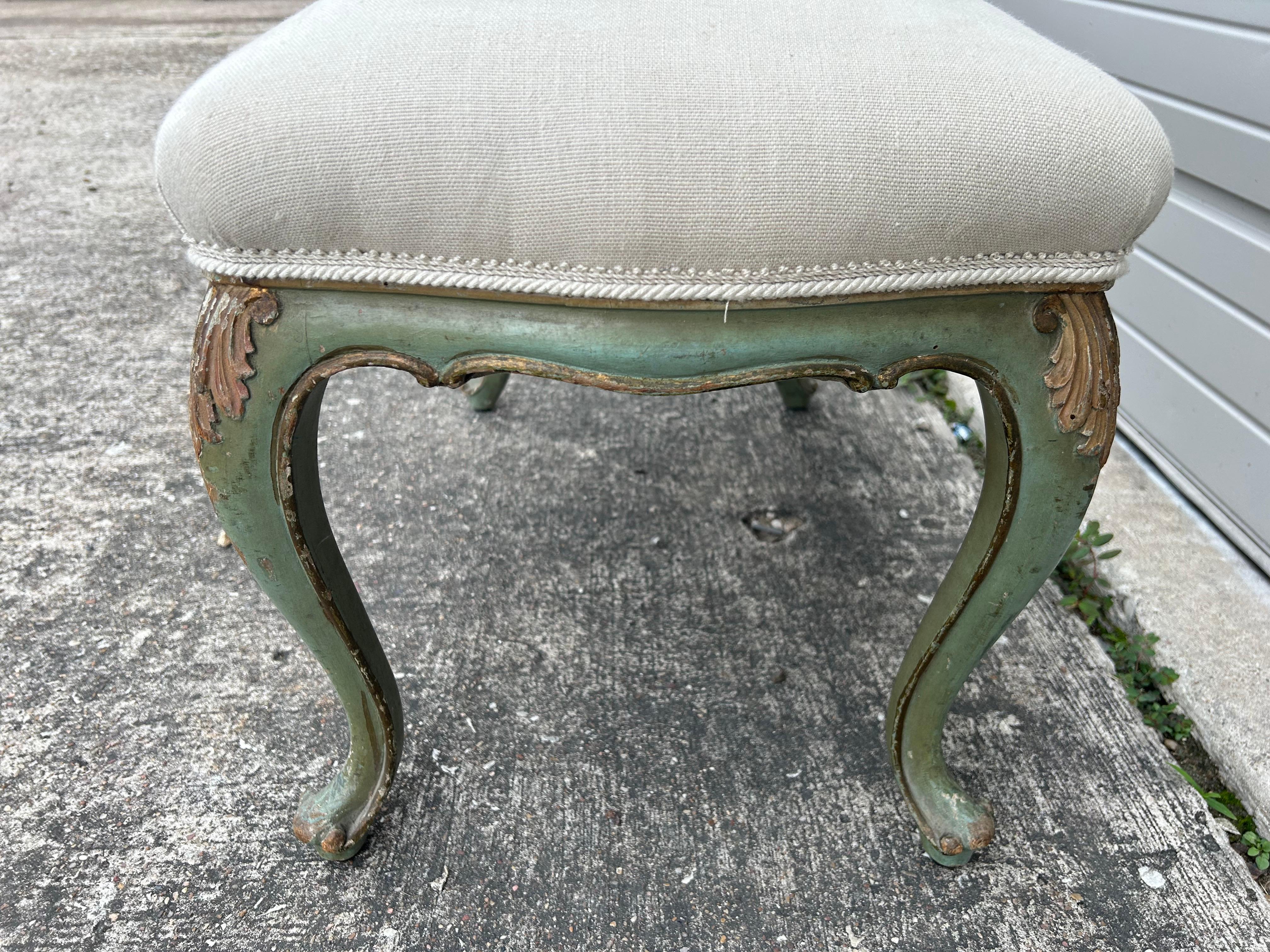 Italian Louis XV Style Painted And Gilt Bench In Good Condition For Sale In Houston, TX