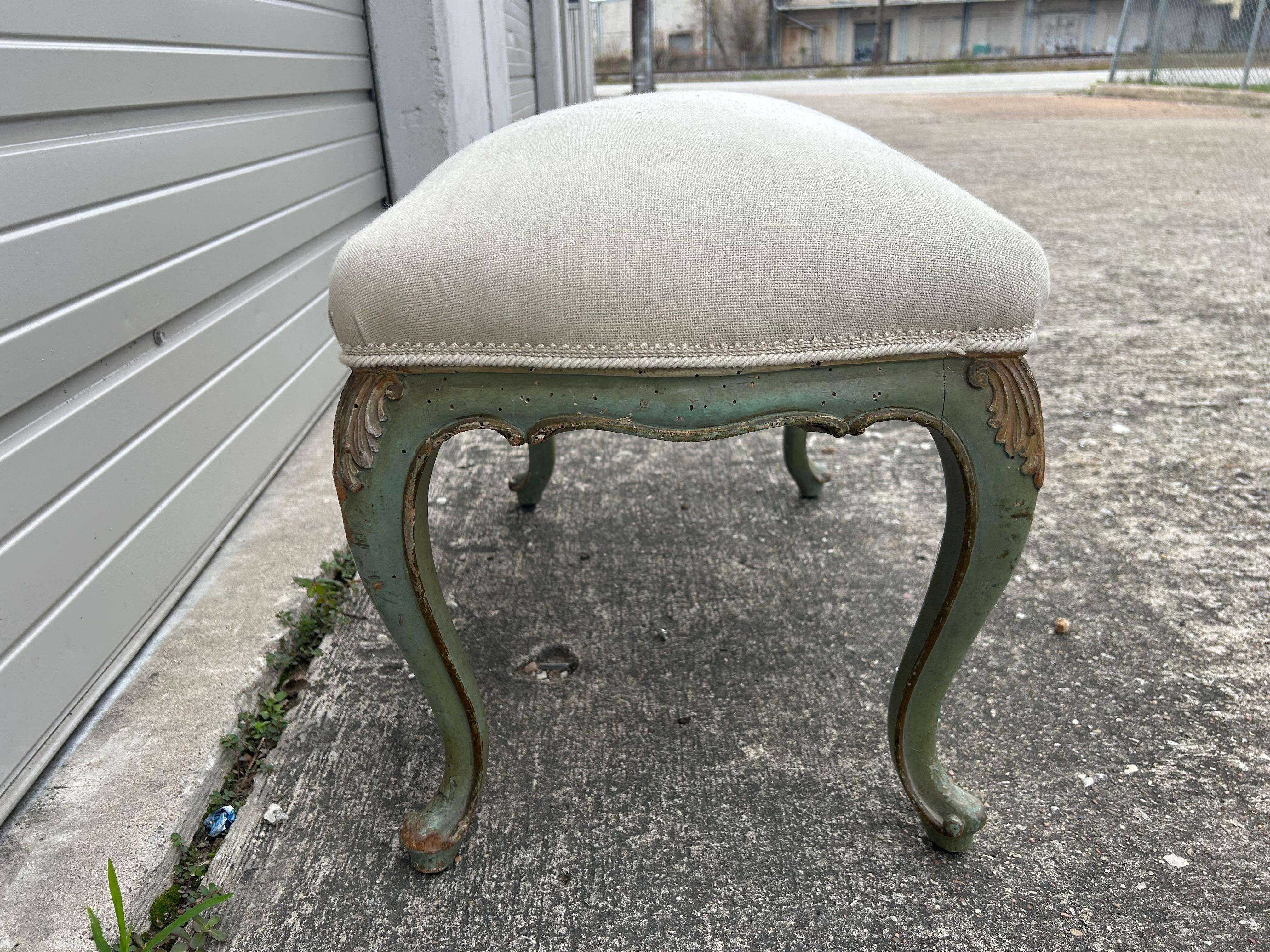 Italian Louis XV Style Painted And Gilt Bench For Sale 4