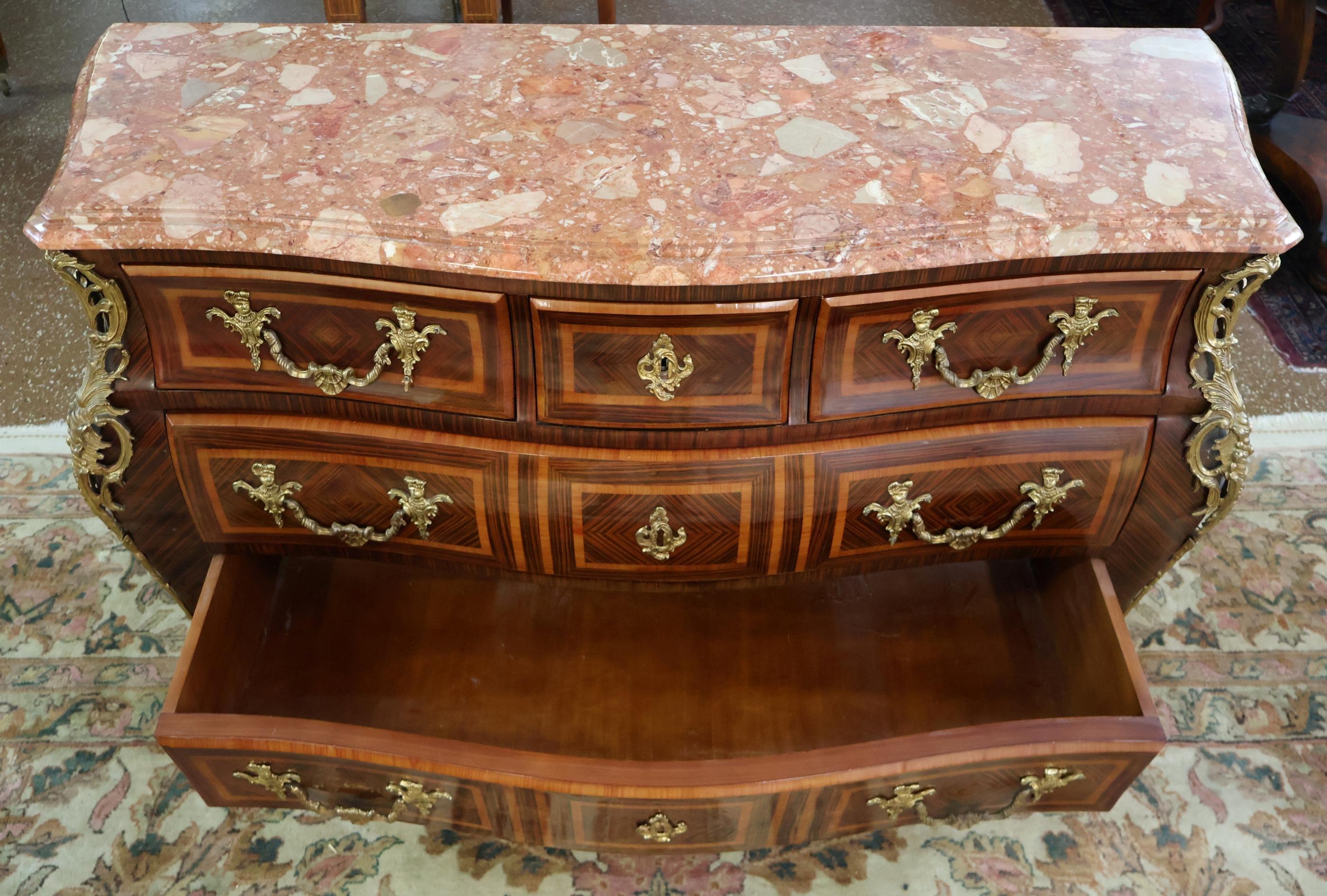 Cassettiera in stile Luigi XV in palissandro con piano in marmo Commode in vendita 4