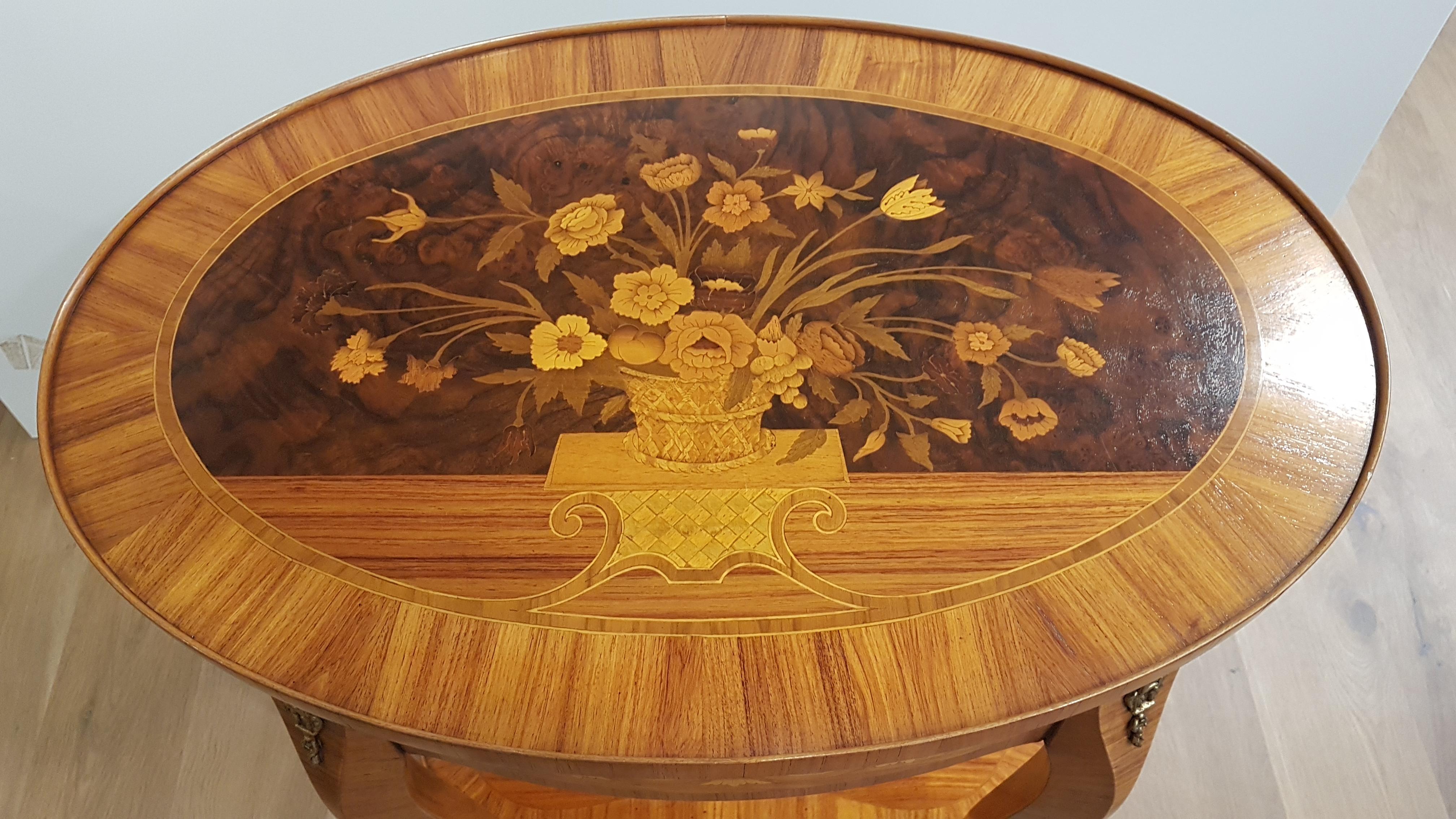 Italian Oval table in Louis XVI style with rich inlay in rosewood and bronzes  1950s For Sale