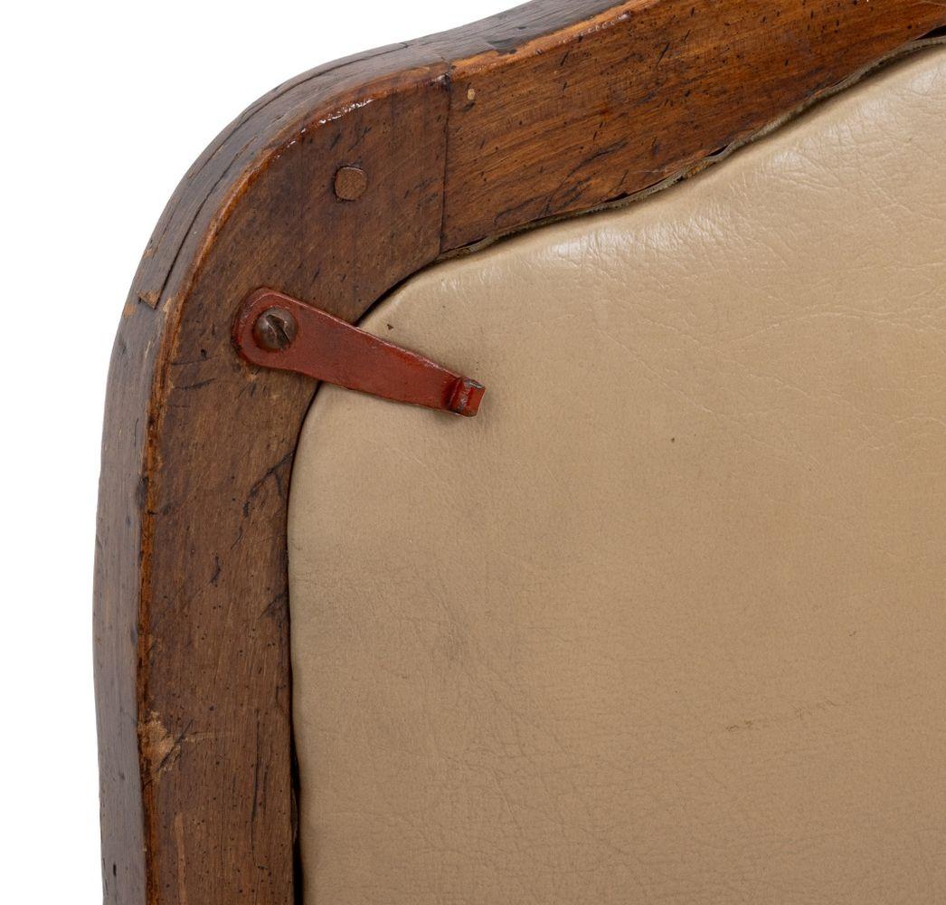 Italienische Louis XV Stil Nussbaum Esszimmerstühle, 12 (20. Jahrhundert) im Angebot