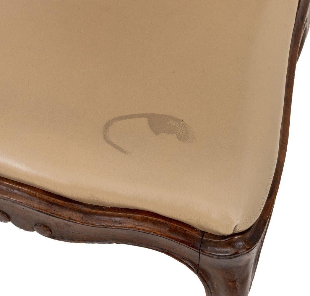 Italienische Louis XV Stil Nussbaum Esszimmerstühle, 12 im Angebot 1