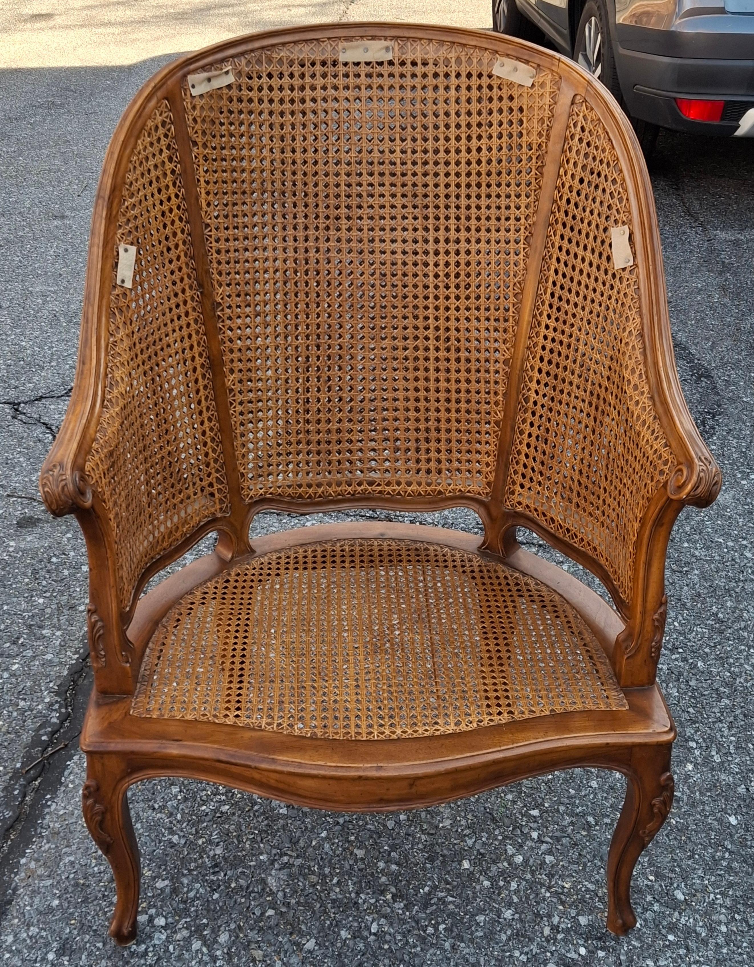 Italian Louis XV Style Walnut Double Wall Caned and Upholstered Bergère Armchair im Angebot 3