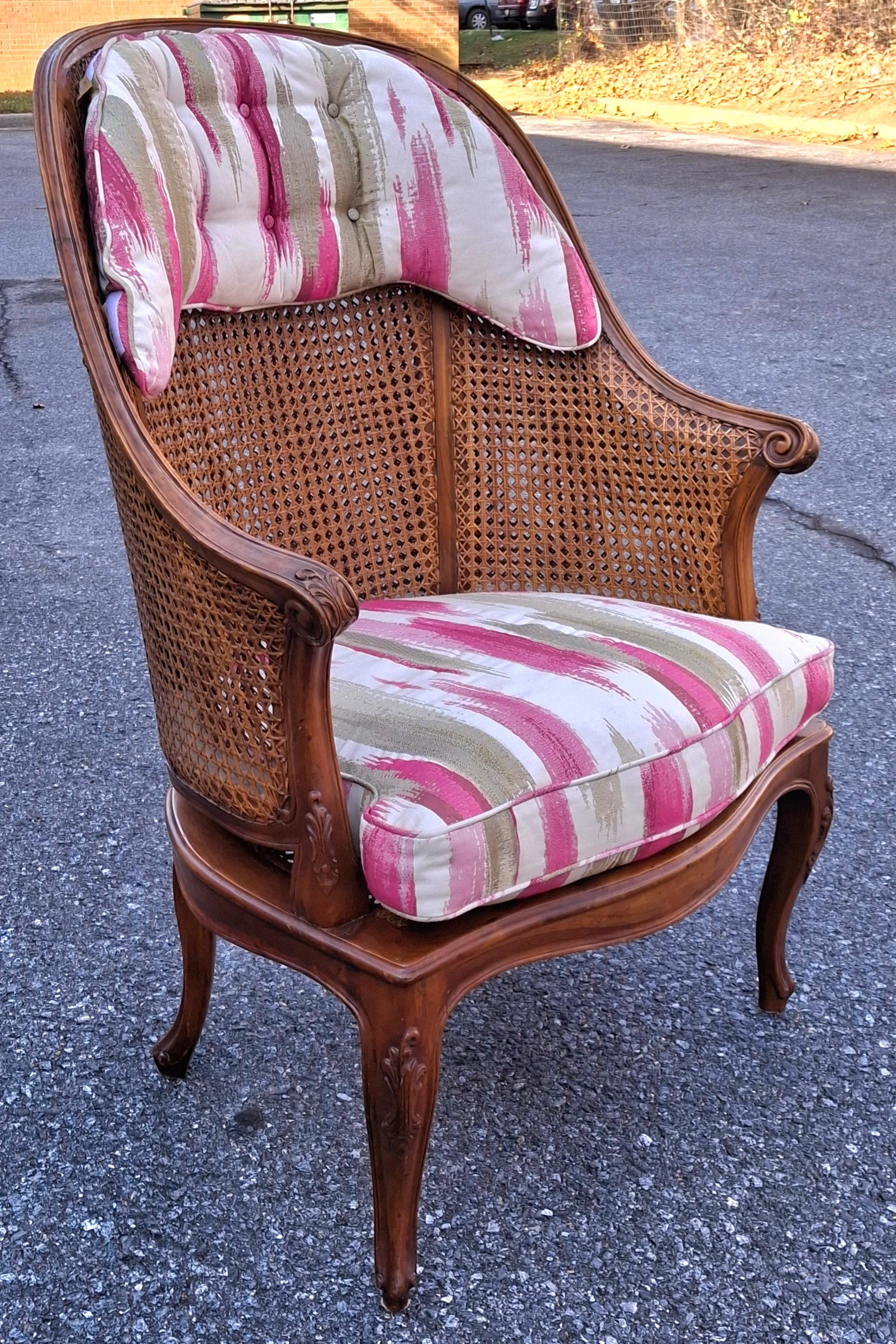 Italian Louis XV Style Walnut Double Wall Caned and Upholstered Bergère Armchair im Angebot 5