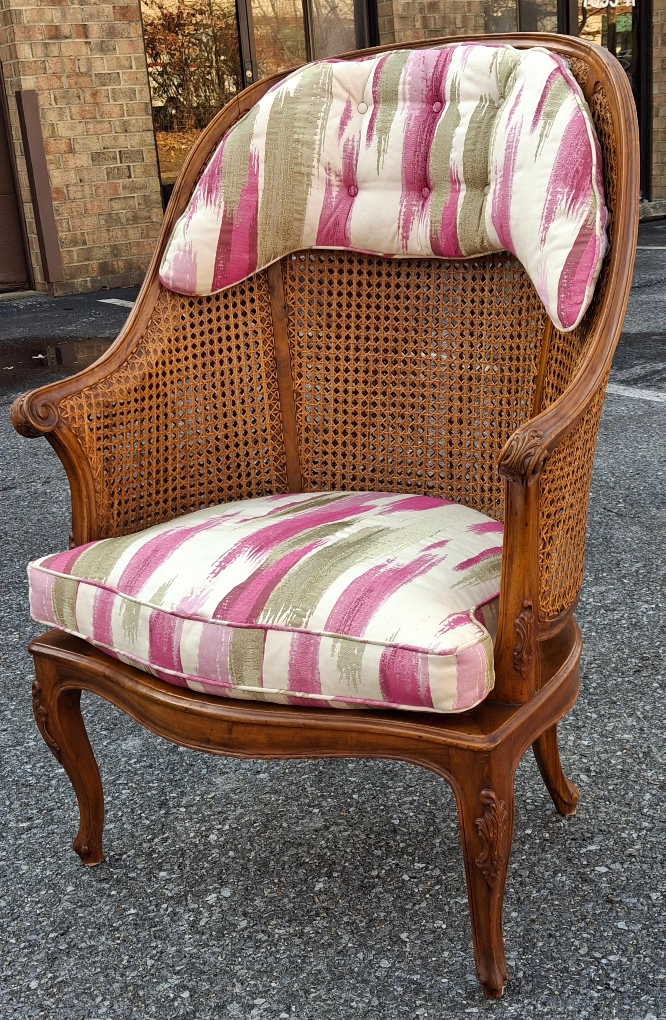 Italian Louis XV Style Walnut Double Wall Caned and Upholstered Bergère Armchair im Angebot 6