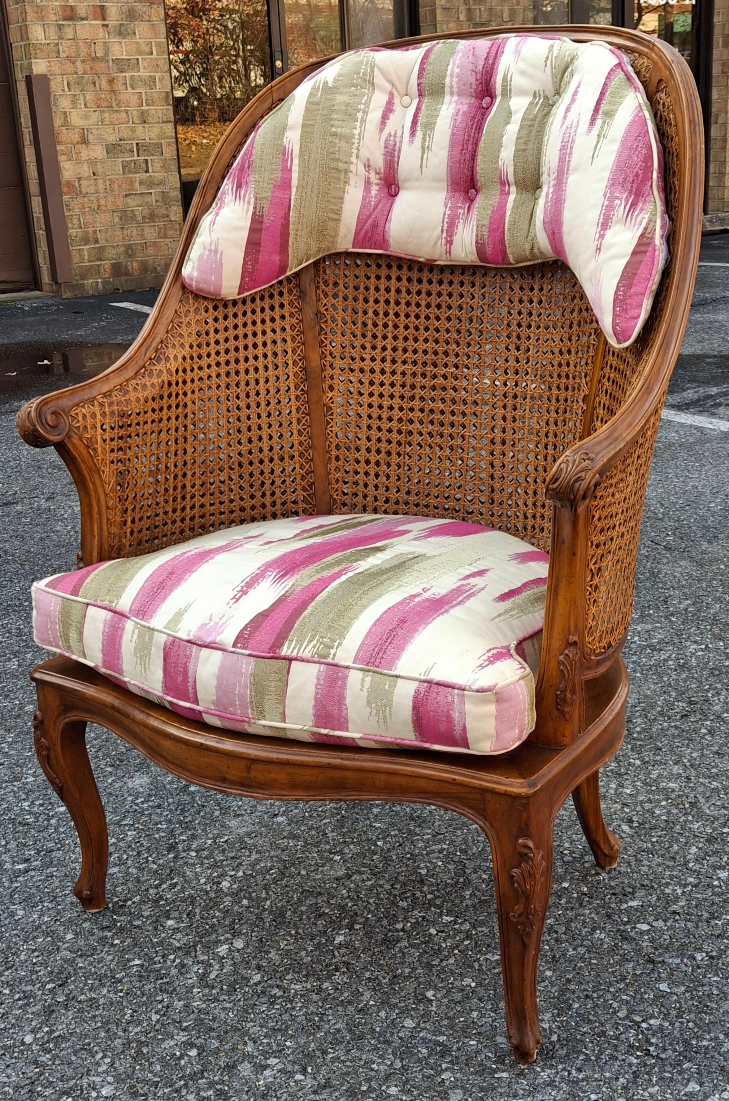 Italian Louis XV Style Walnut Double Wall Caned and Upholstered Bergère Armchair (Louis XV.) im Angebot