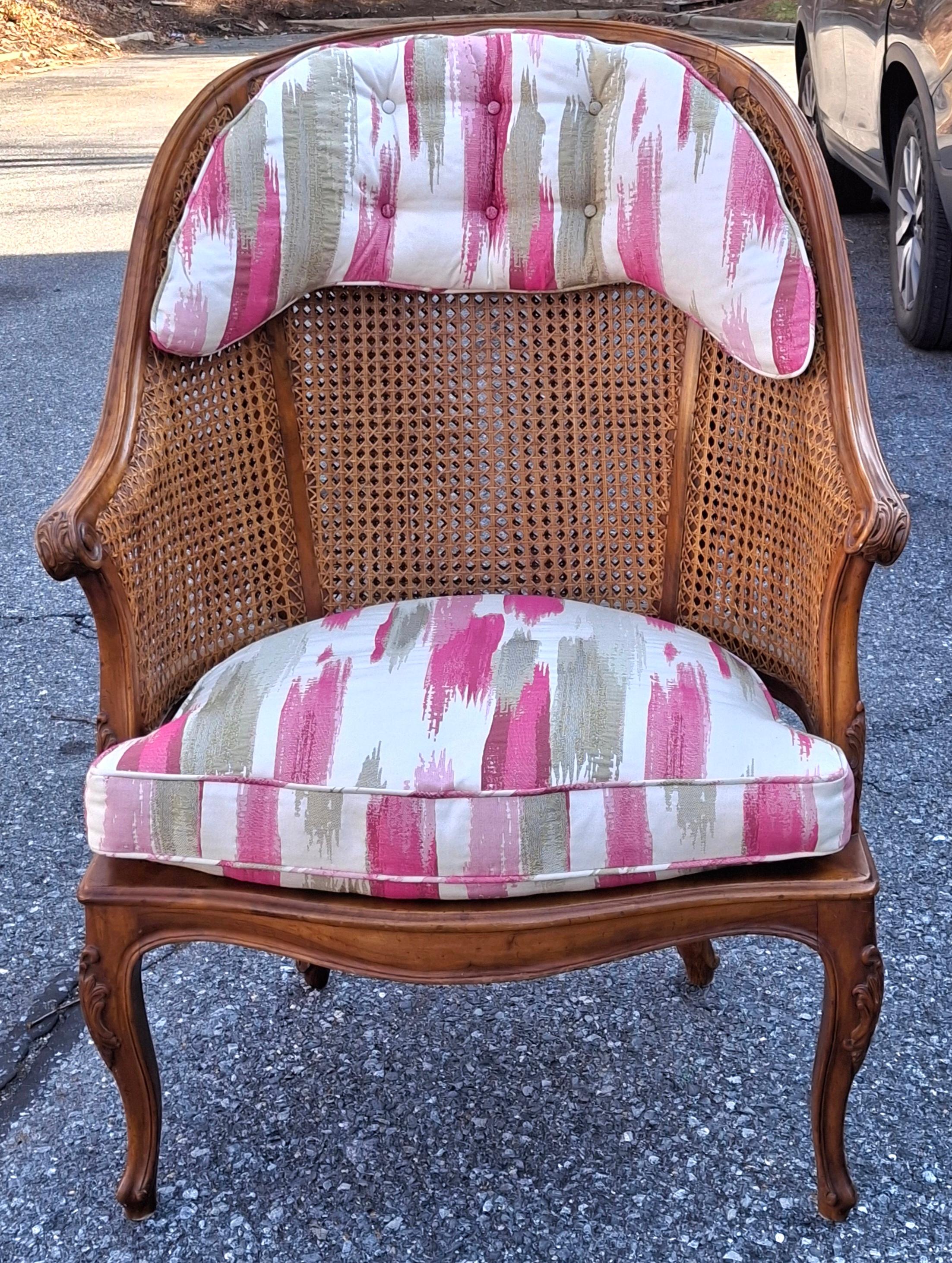 Italian Louis XV Style Walnut Double Wall Caned and Upholstered Bergère Armchair (Italienisch) im Angebot