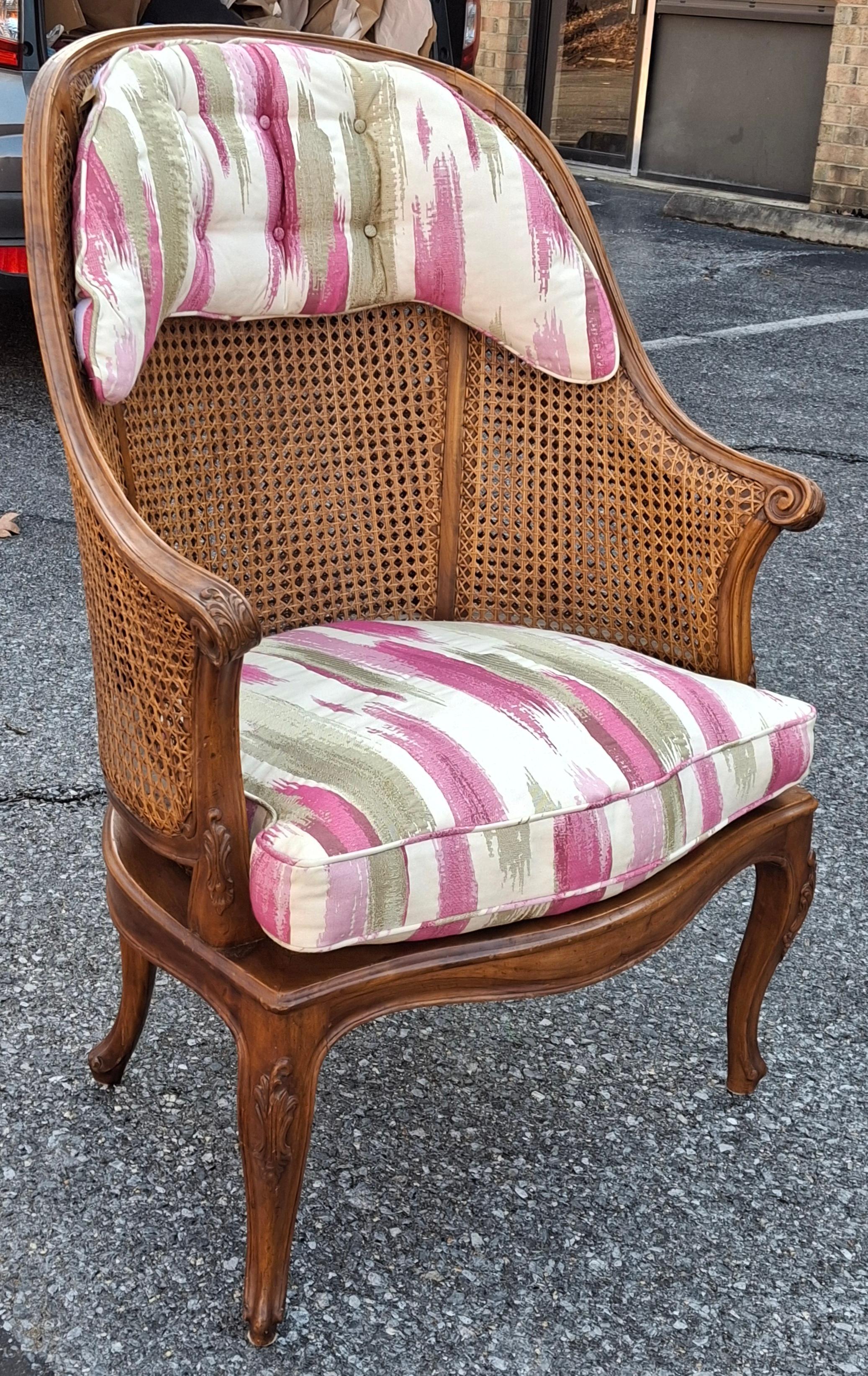 Italian Louis XV Style Walnut Double Wall Caned and Upholstered Bergère Armchair (Gebeizt) im Angebot