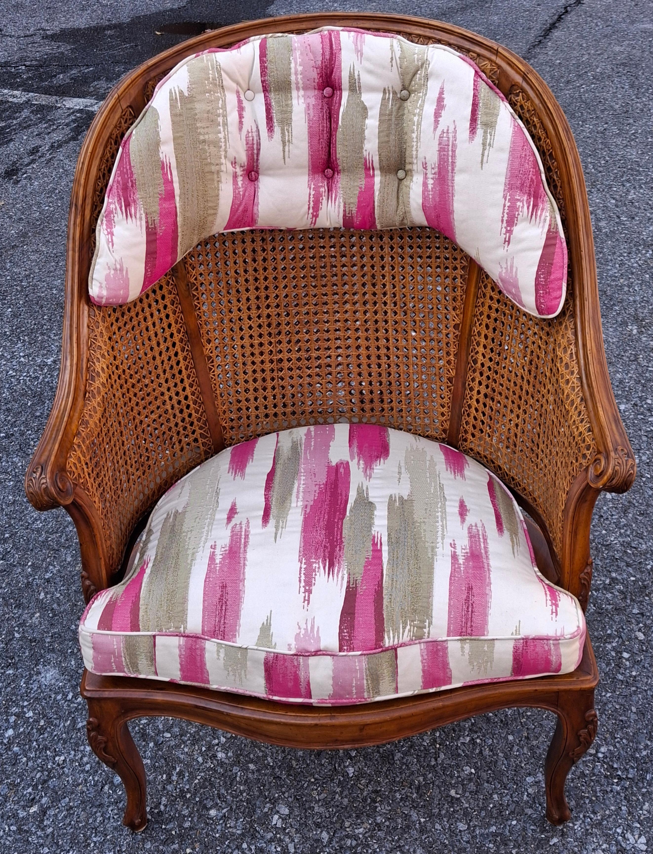 Italian Louis XV Style Walnut Double Wall Caned and Upholstered Bergère Armchair im Zustand „Gut“ im Angebot in Germantown, MD