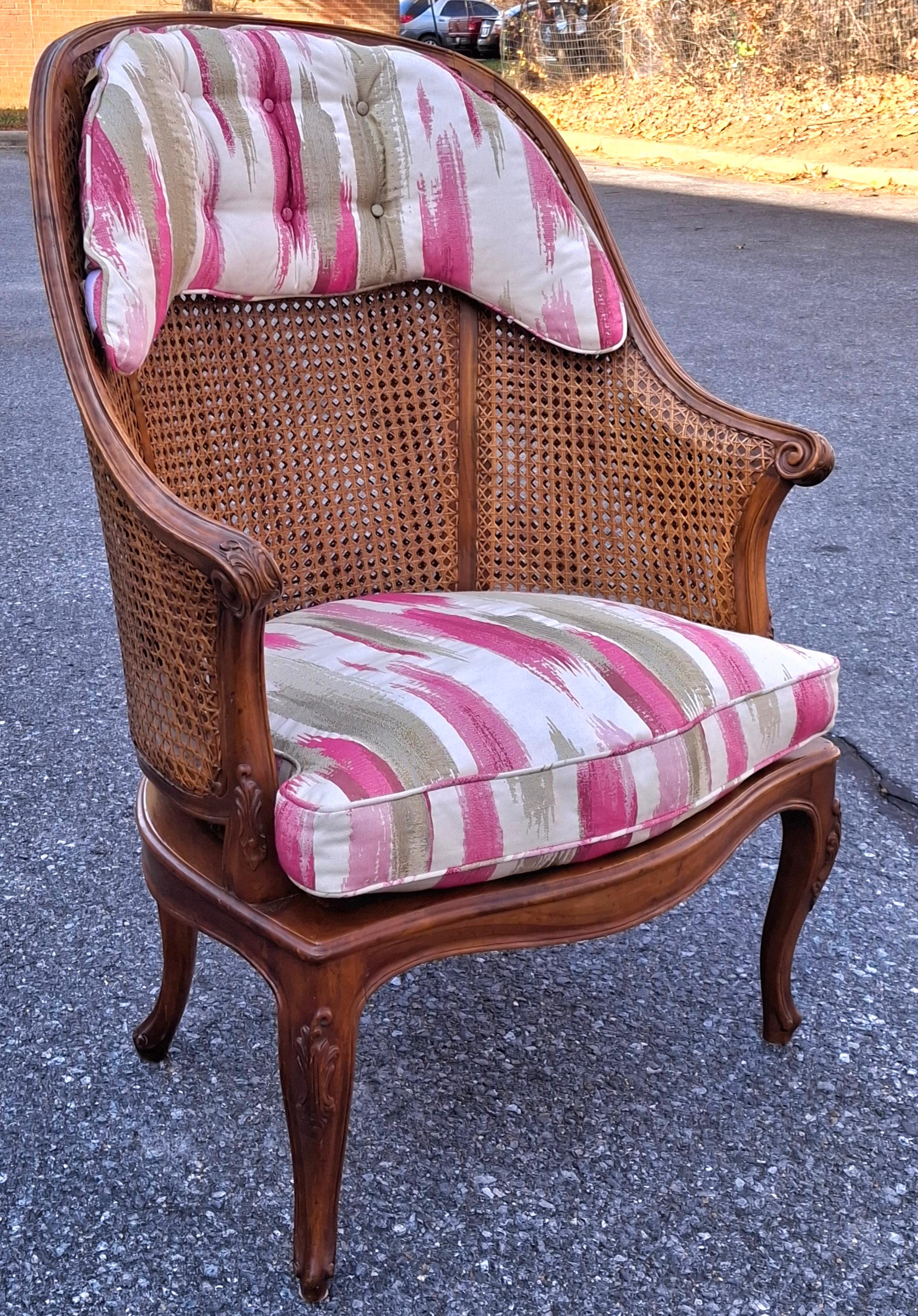 Italian Louis XV Style Walnut Double Wall Caned and Upholstered Bergère Armchair (20. Jahrhundert) im Angebot