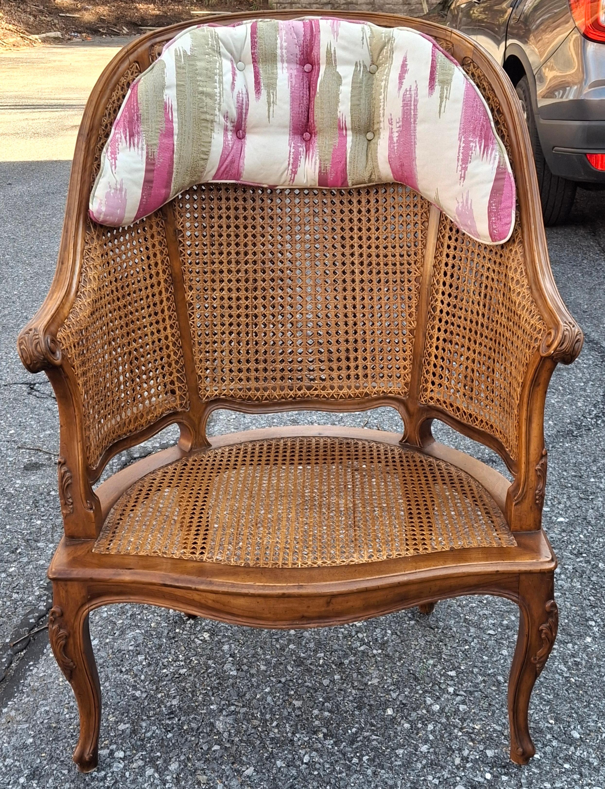 Italian Louis XV Style Walnut Double Wall Caned and Upholstered Bergère Armchair im Angebot 1