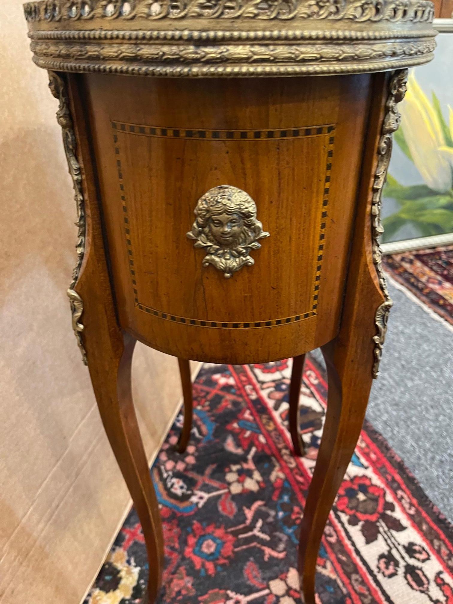Italian Louis XV/XVI Style Gilt Metal Fruitwood Side Table, 20th Century 7