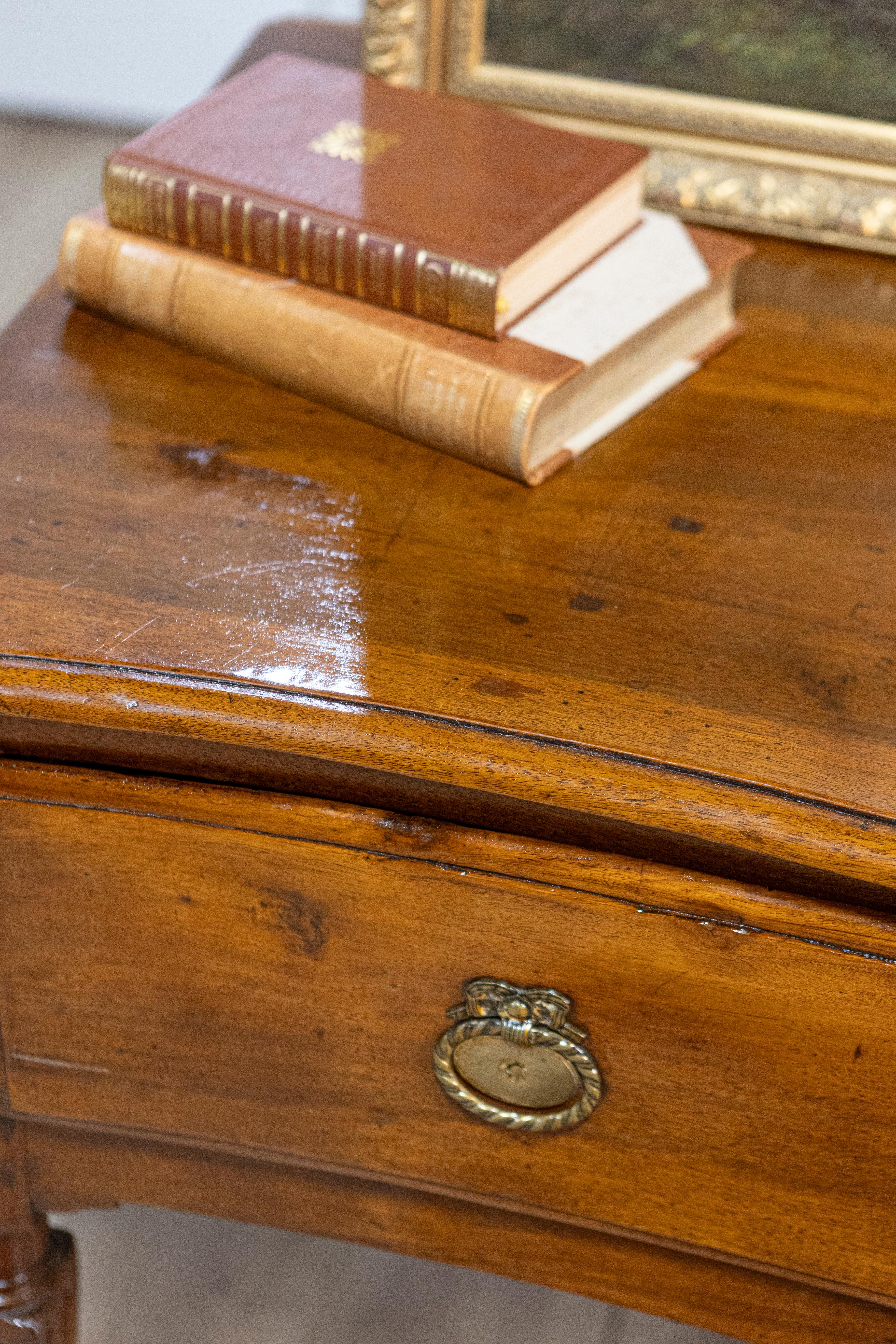 Italian Louis XVI 18th Century Walnut Console Table with Carved Fluted Legs For Sale 11