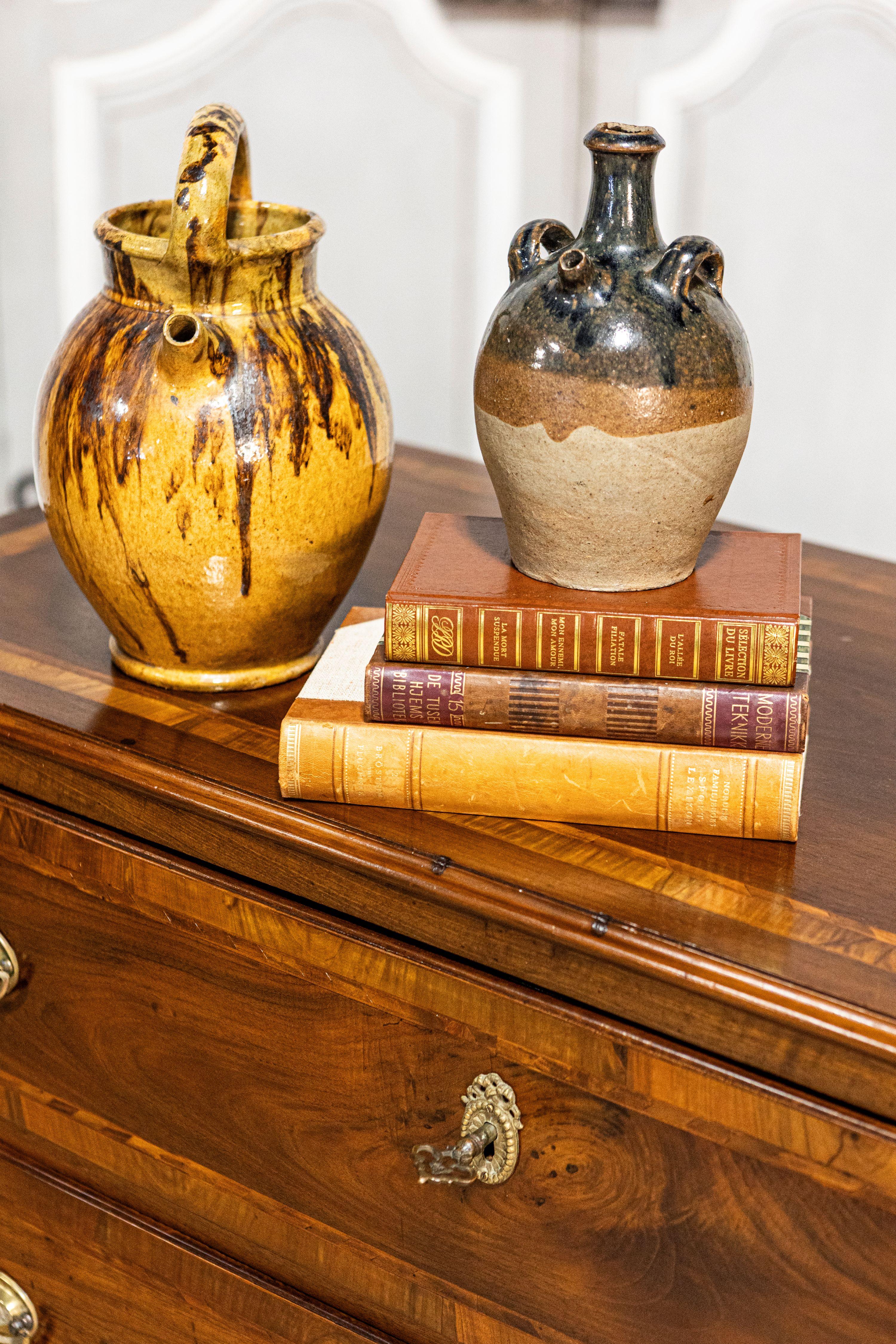 Italian Louis XVI 19th Century Walnut Two-Drawer Commode with Inlay For Sale 9