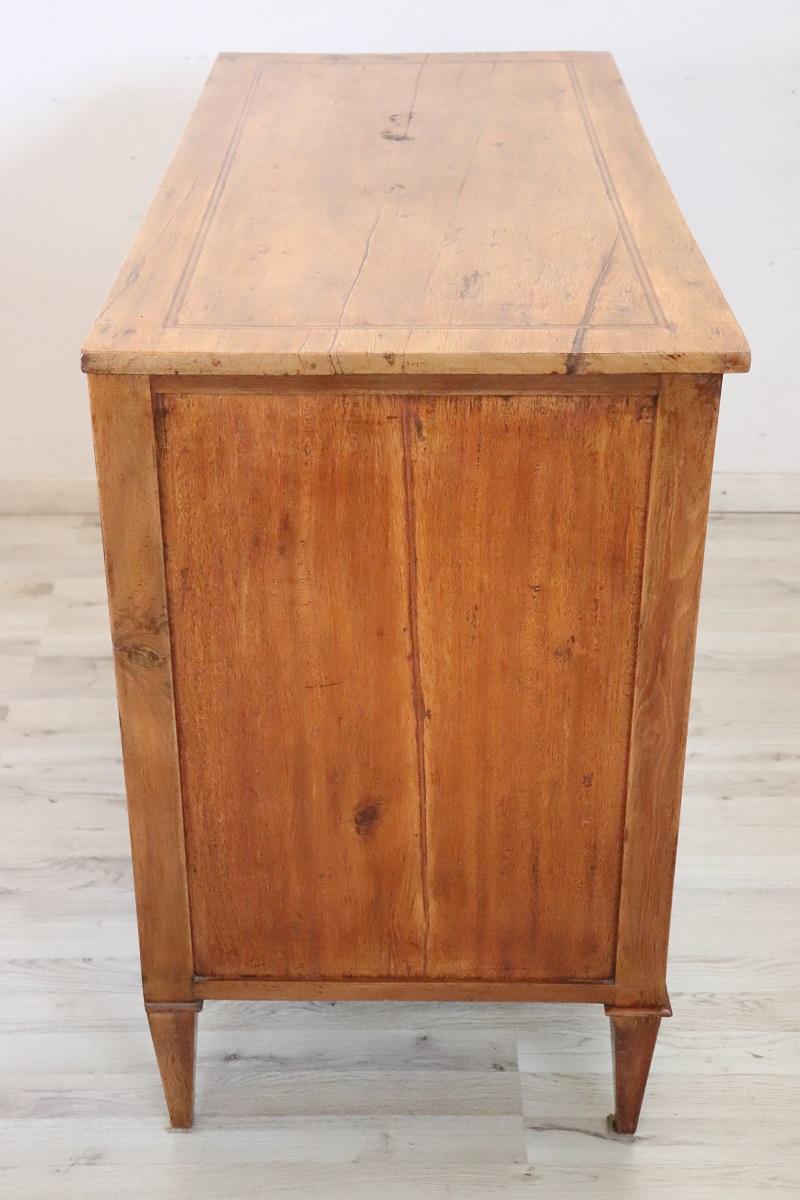 Cassettiera antica italiana Luigi XVI in noce in vendita 7