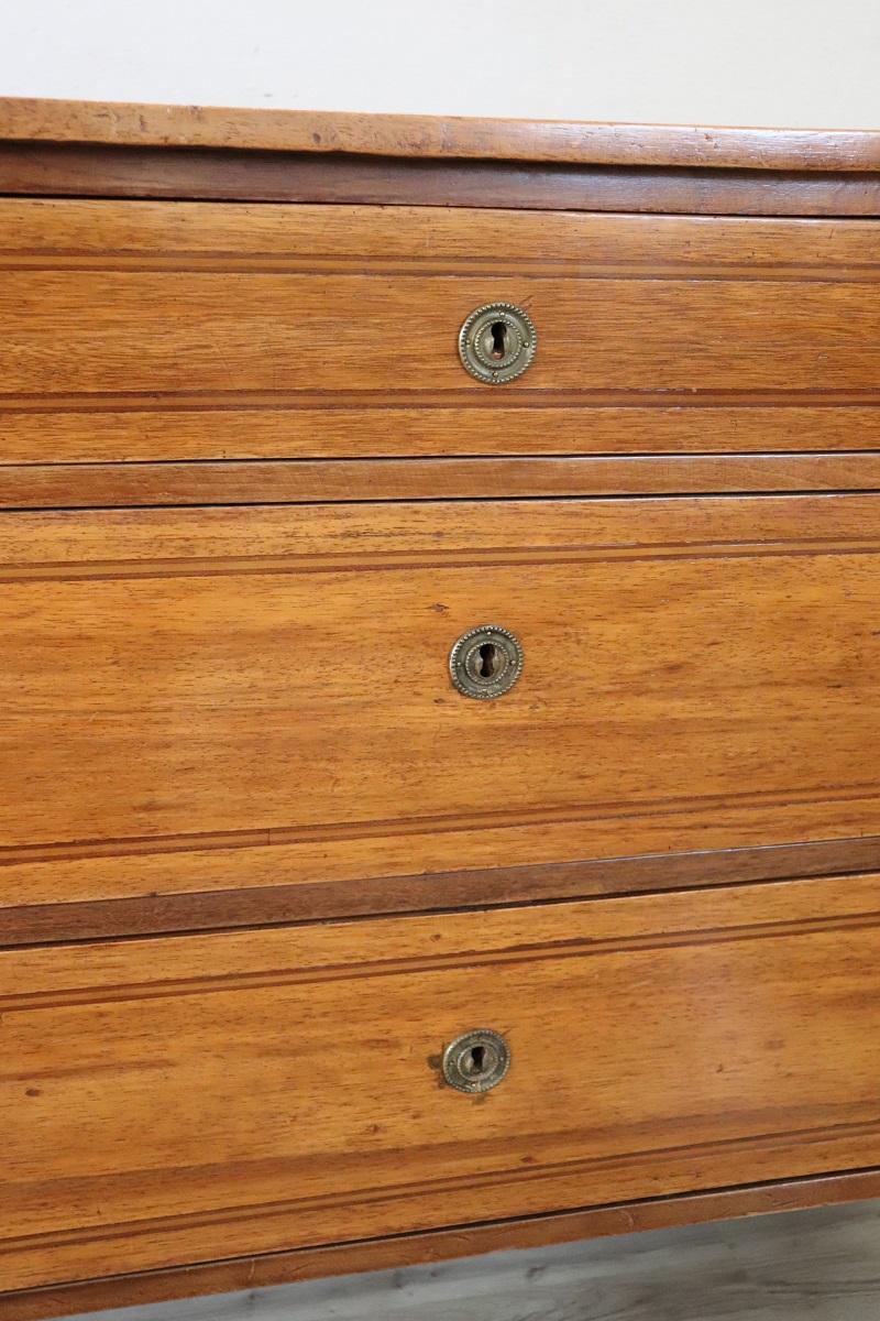 Cassettiera antica italiana Luigi XVI in noce in vendita 1