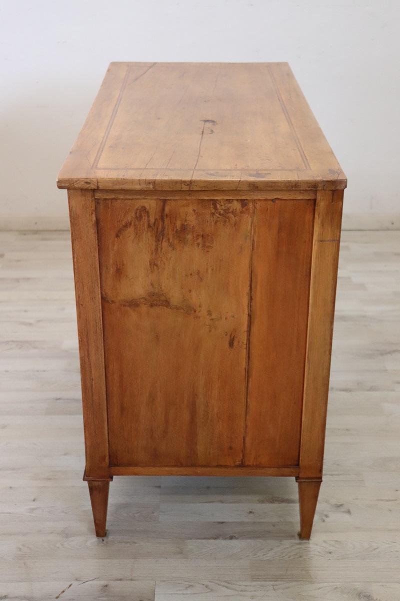 Cassettiera antica italiana Luigi XVI in noce in vendita 3